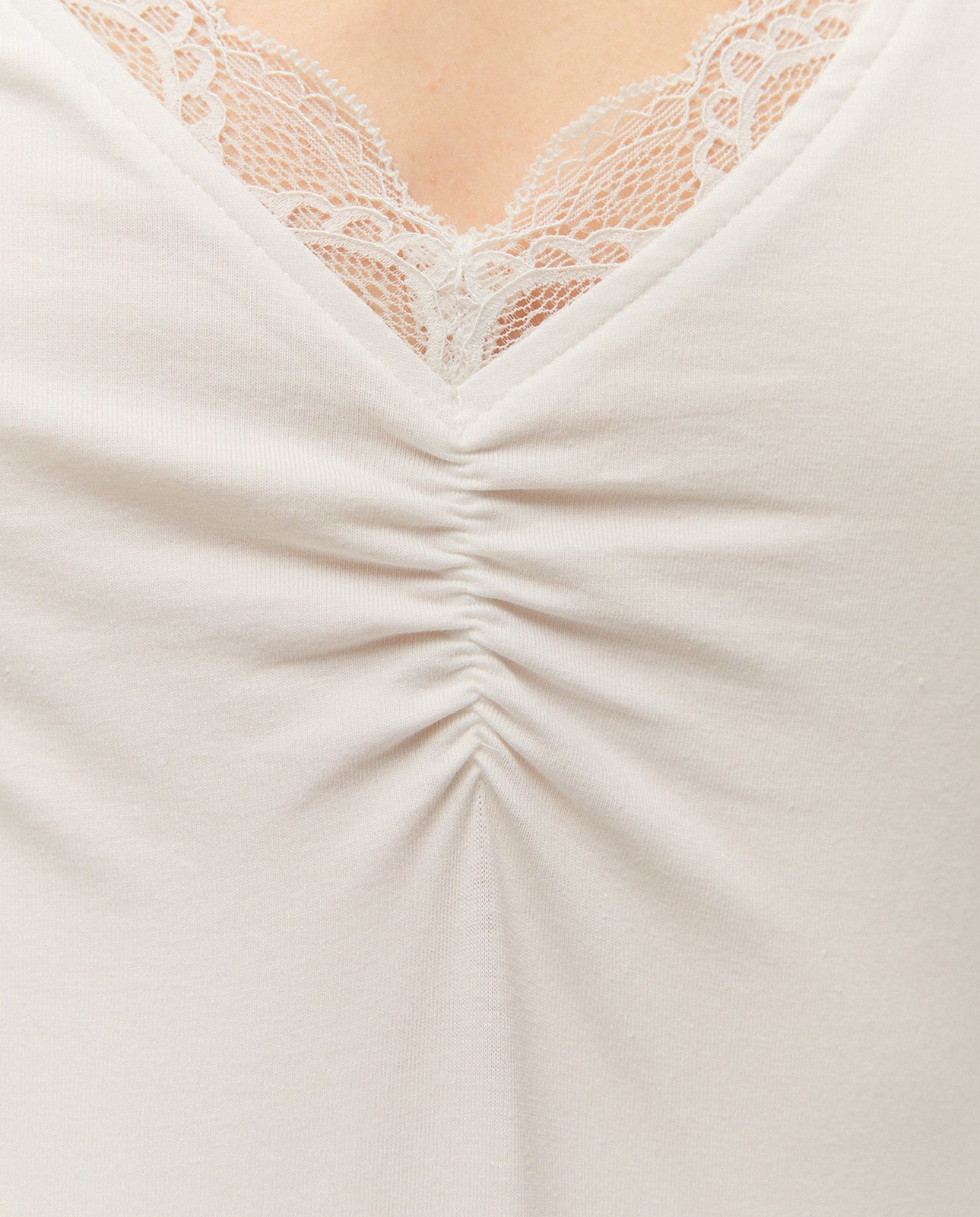 t-shirt basique en dentelle