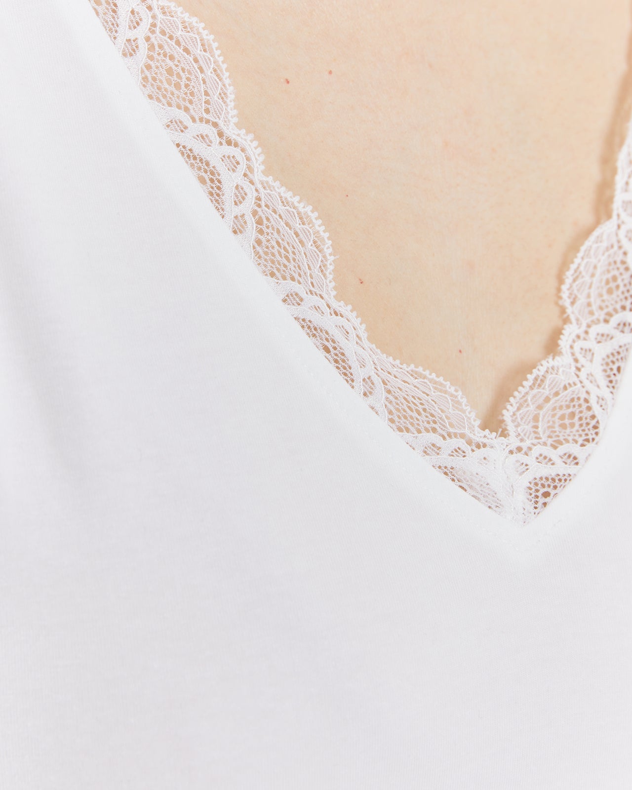 Top de tirantes con puntilla