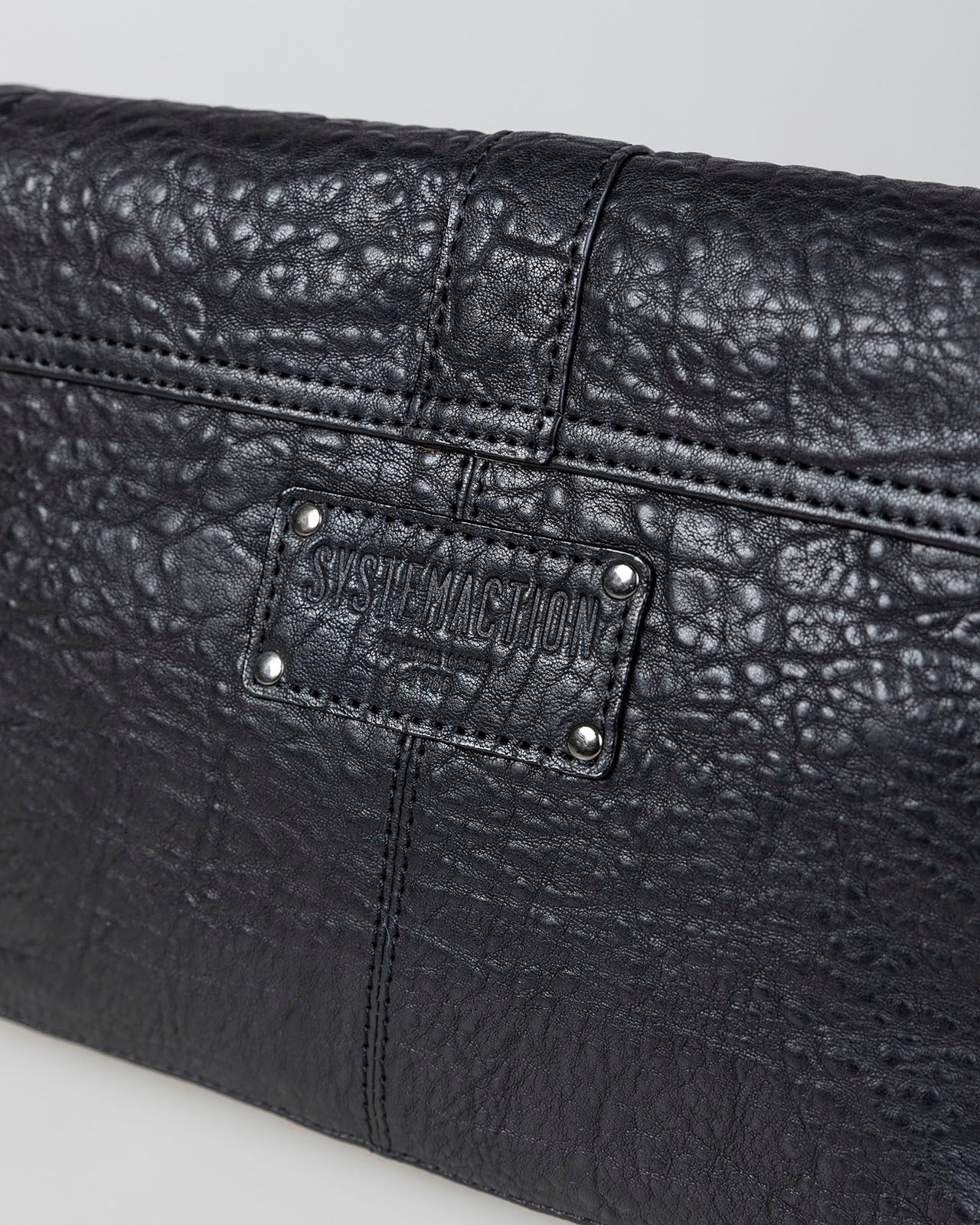 Bolso piel con tachas