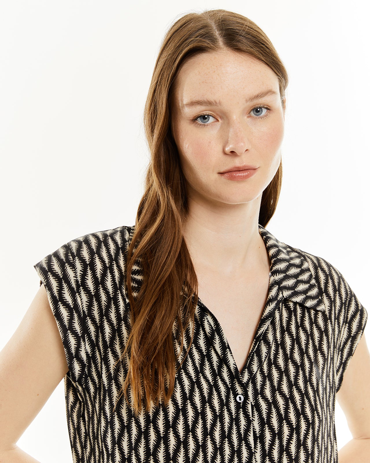 Camisa estampada cuello camisero