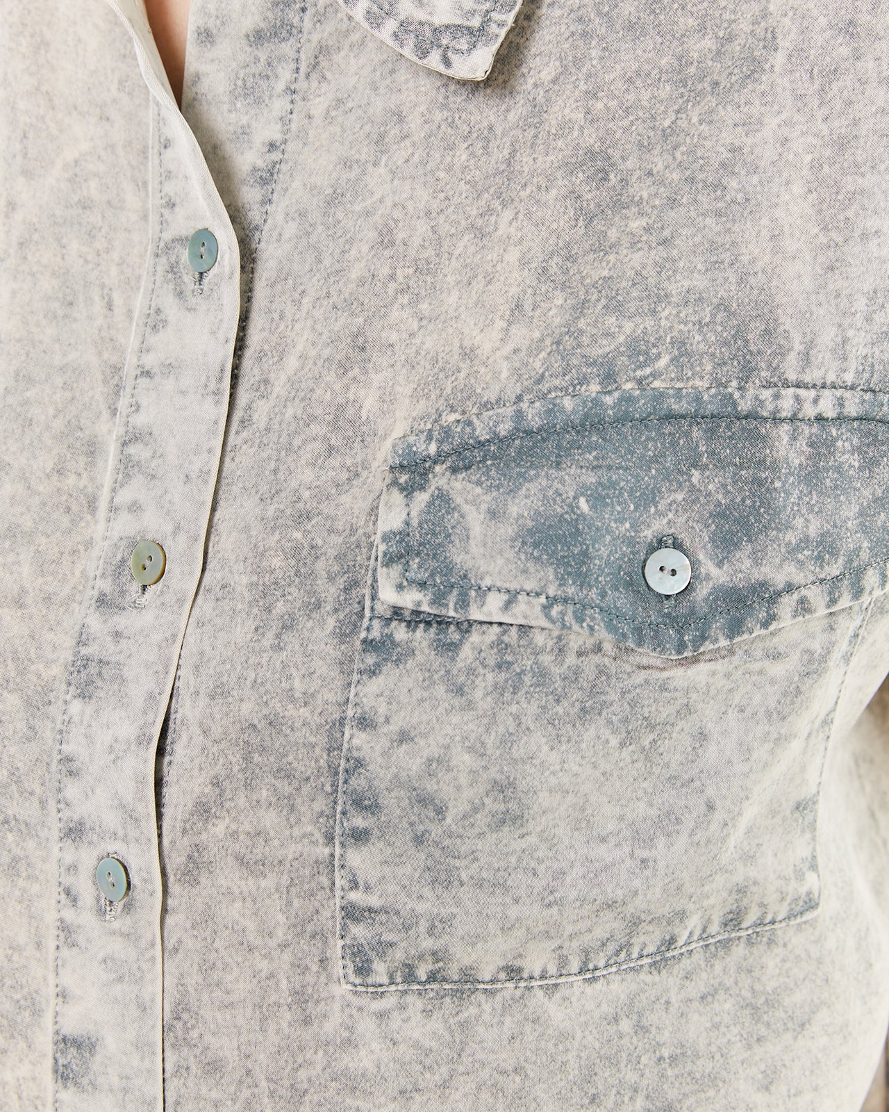 Shirt with worn effect pockets