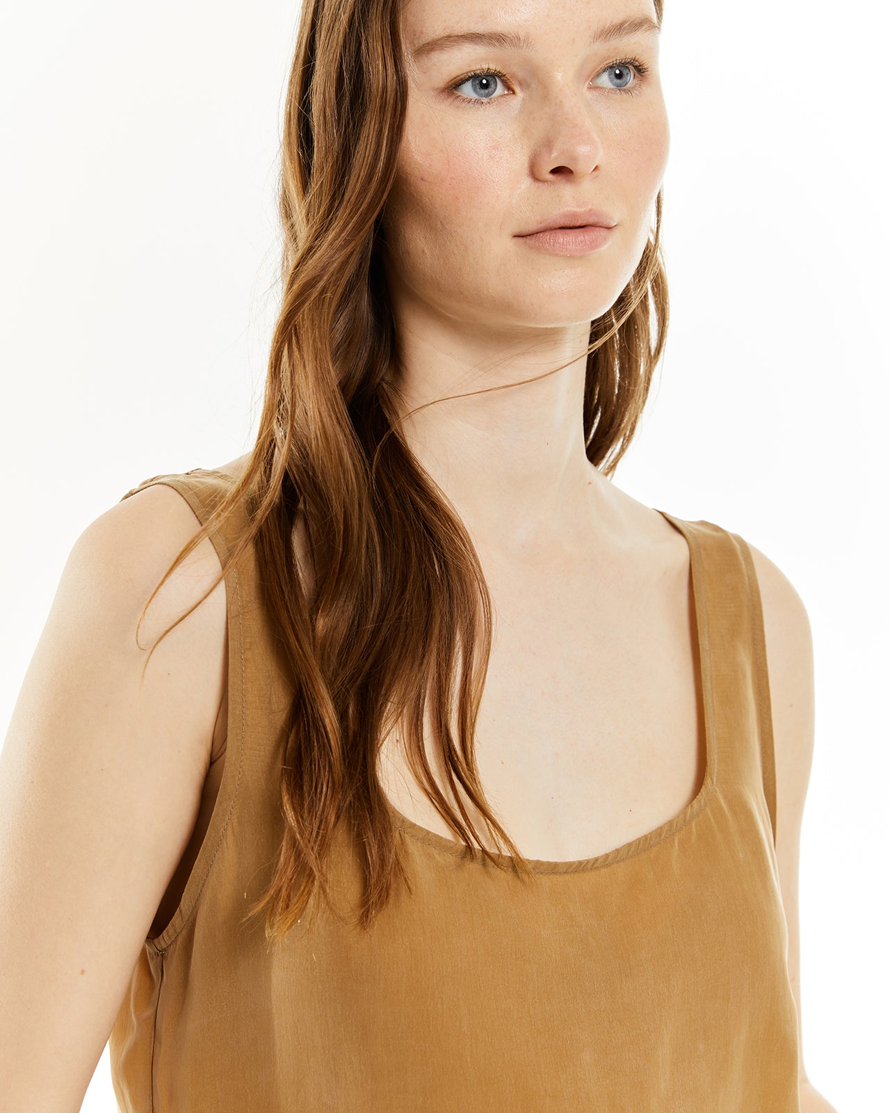 Top de tirantes con tejido de cupro