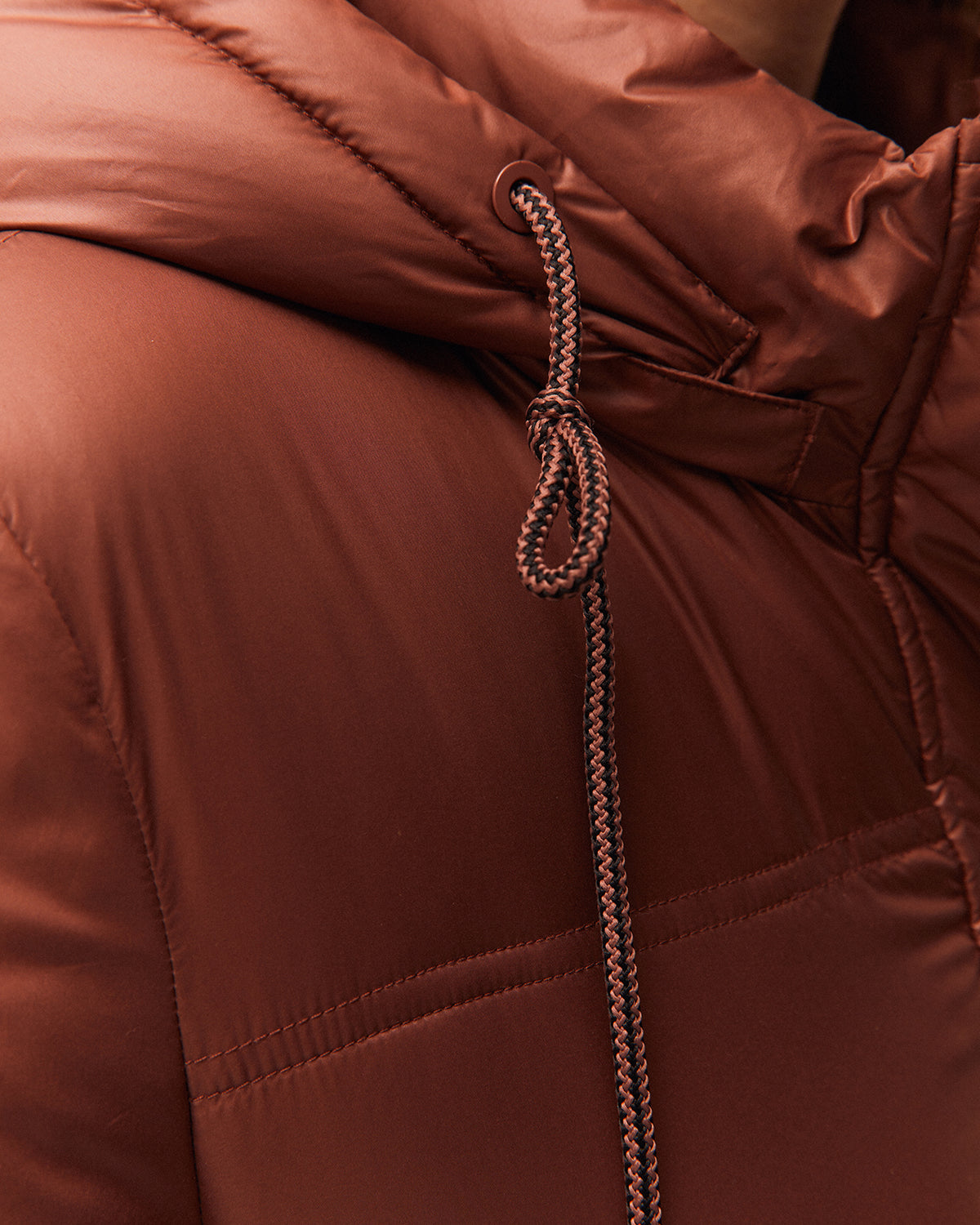 Anorak largo con capucha