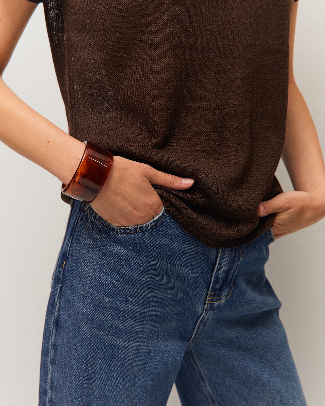 Pulsera rígida marrón