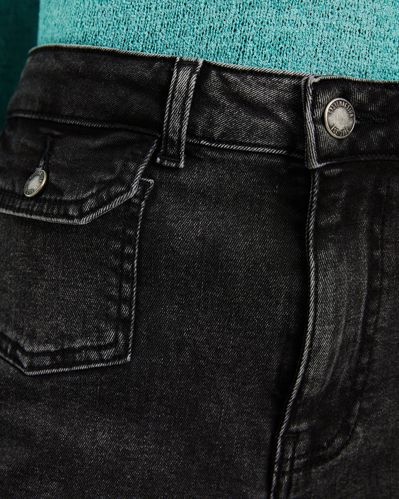 Jean coupe évasée avec détail taille mi-haute et poches avant