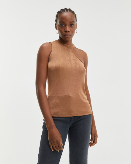 Brown asymmetric fitted top