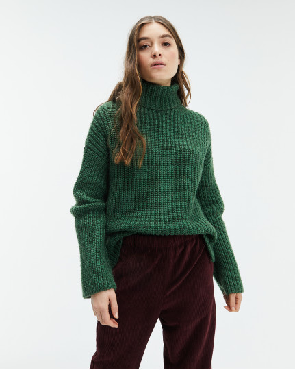Green knitted turtleneck...
