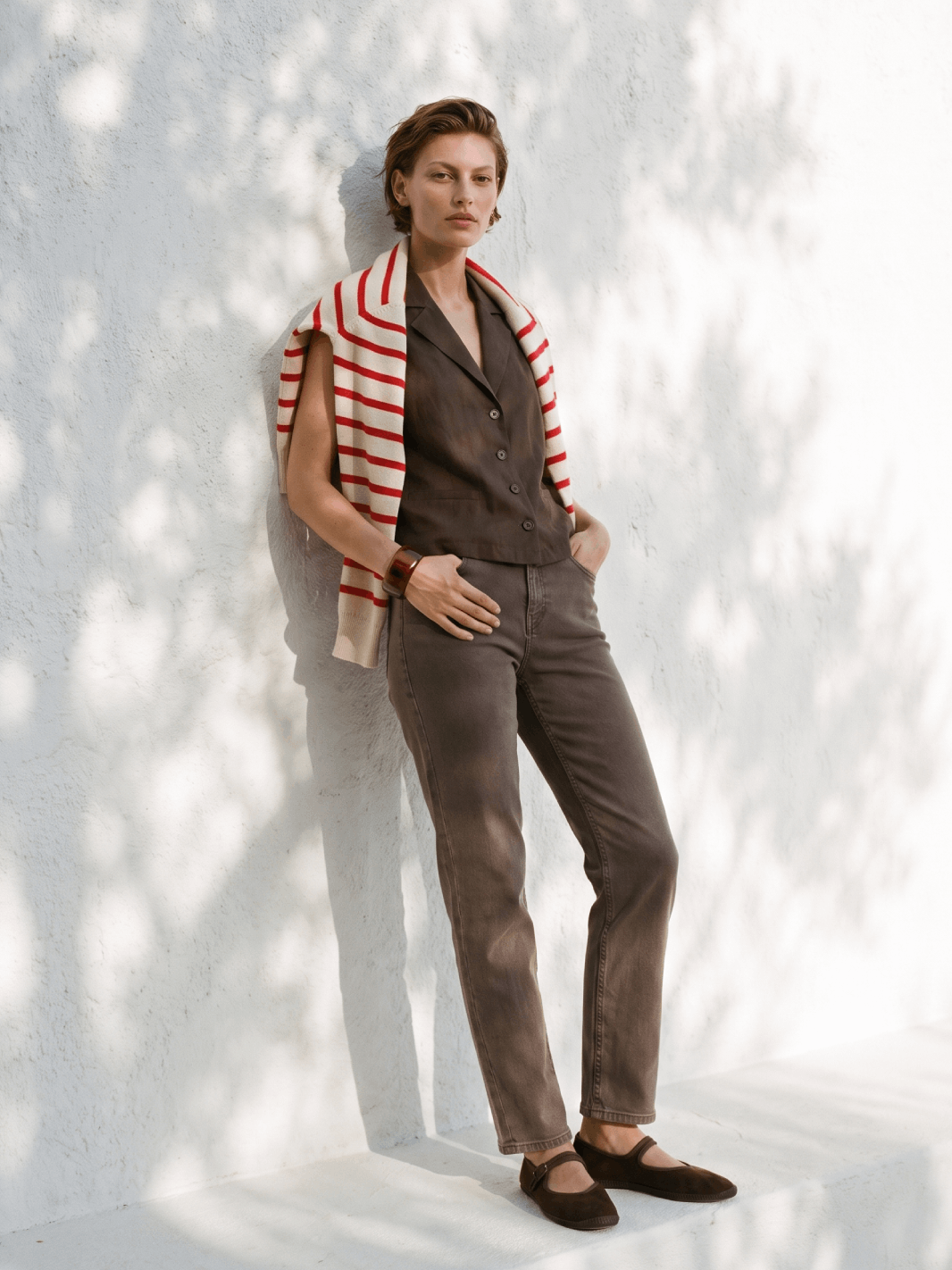 Los pantalones mujer que no pueden faltar en un armario cápsula de verano