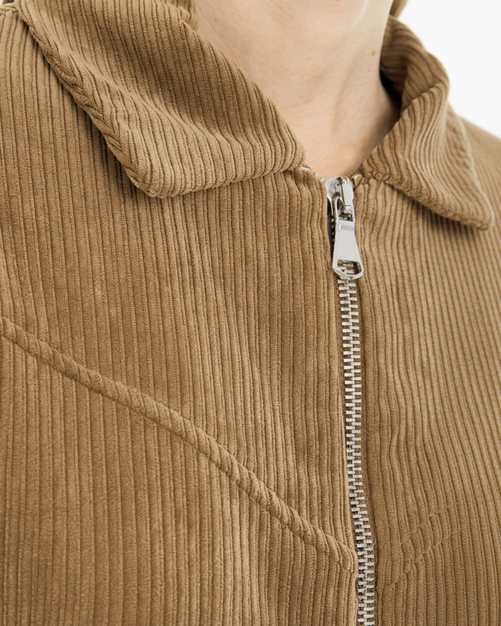 Chaqueta pana con cremallera y bolsillos