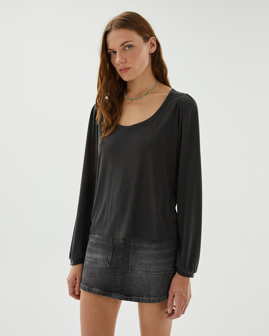 Black fluid long sleeve t-shirt with pleats