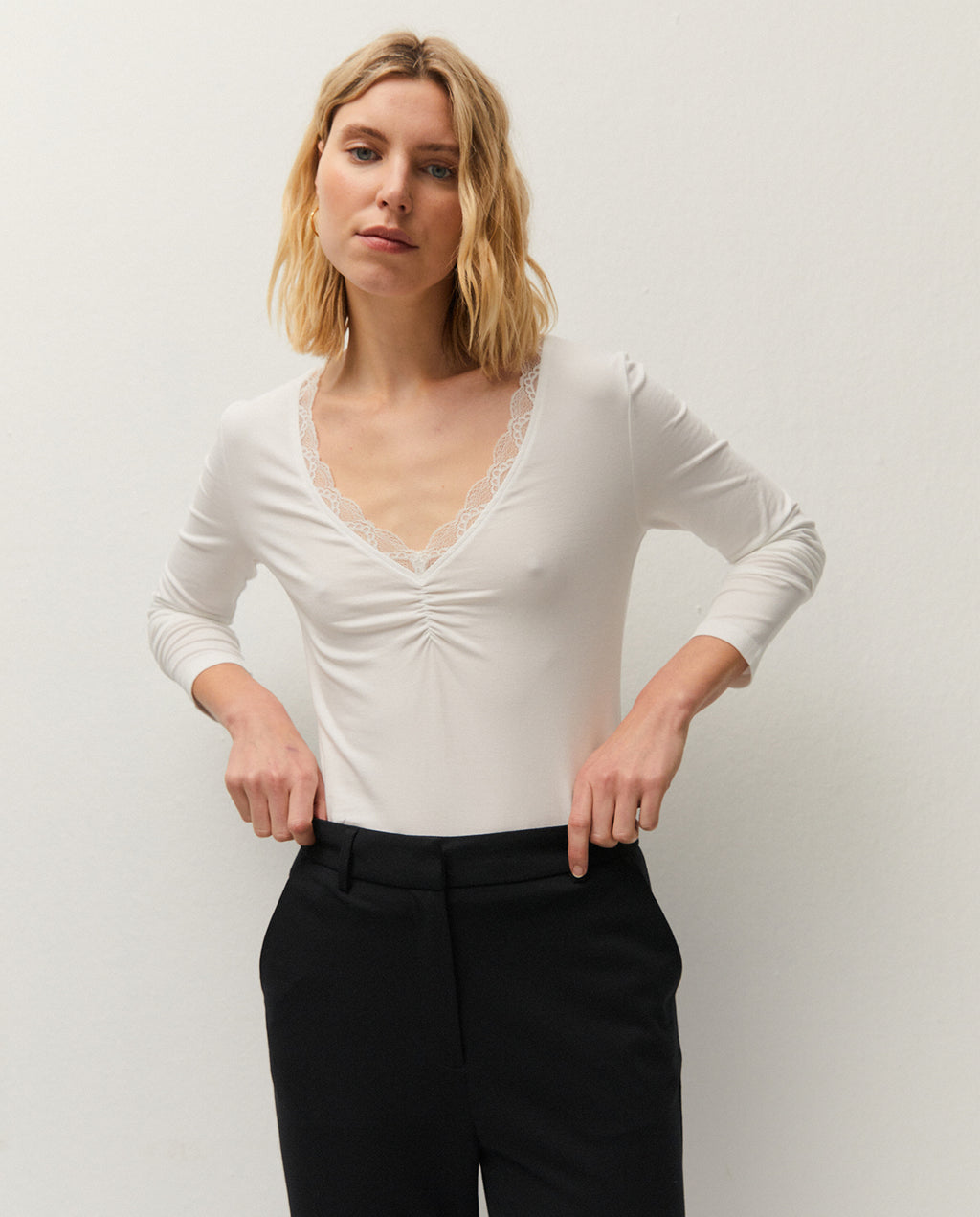 t-shirt basique en dentelle