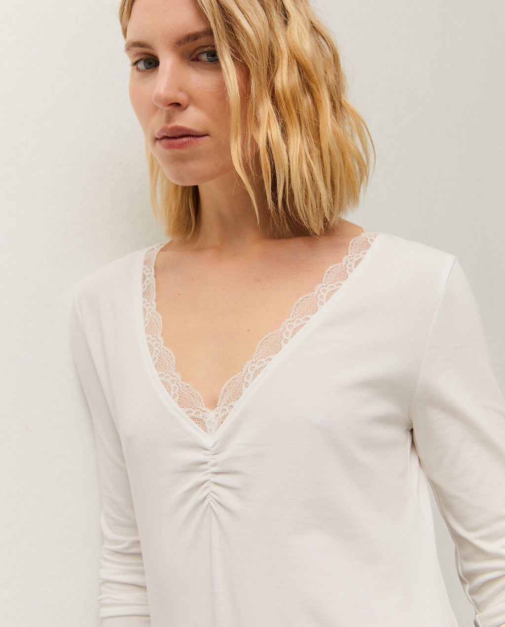 t-shirt basique en dentelle