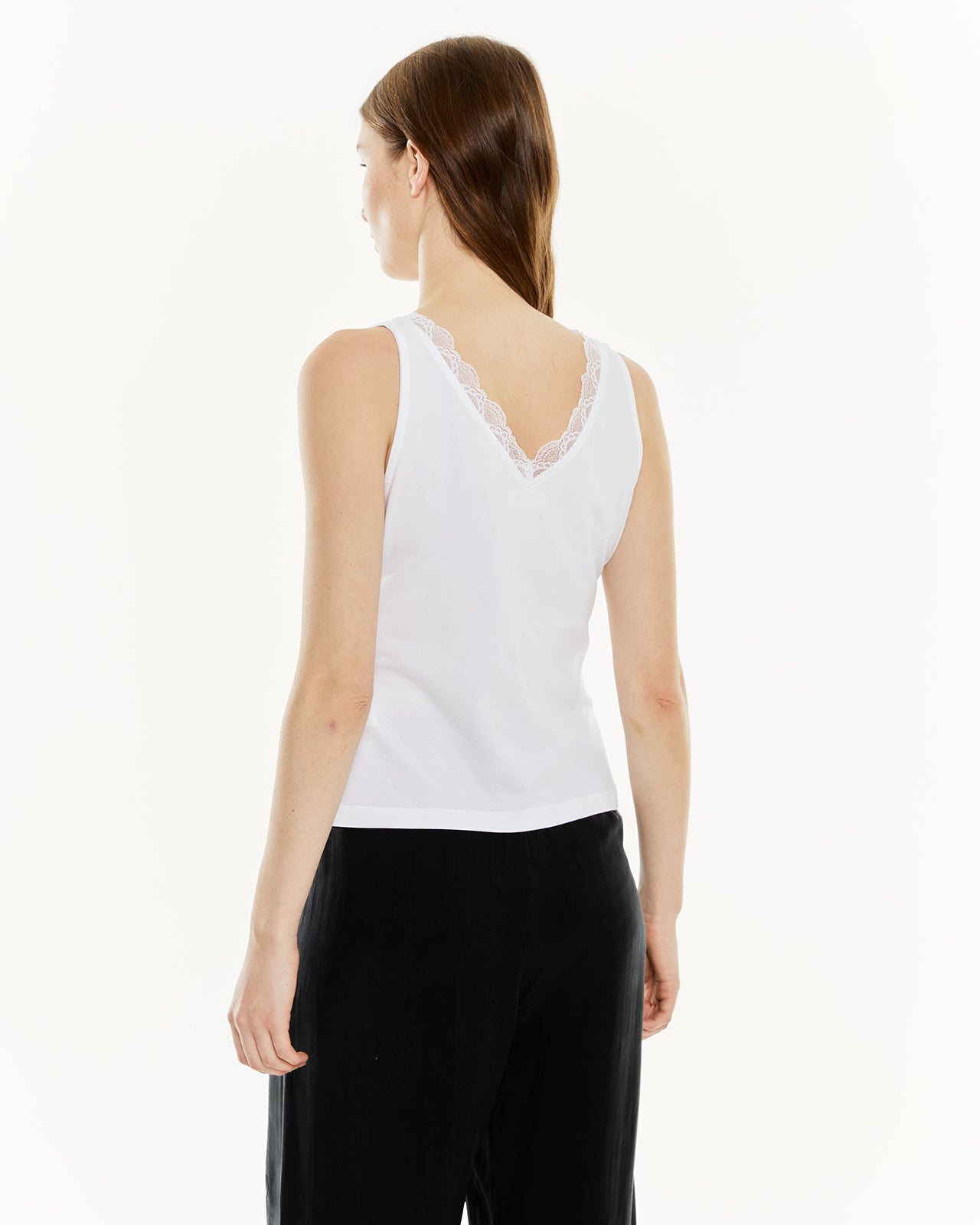 Top de tirantes con puntilla