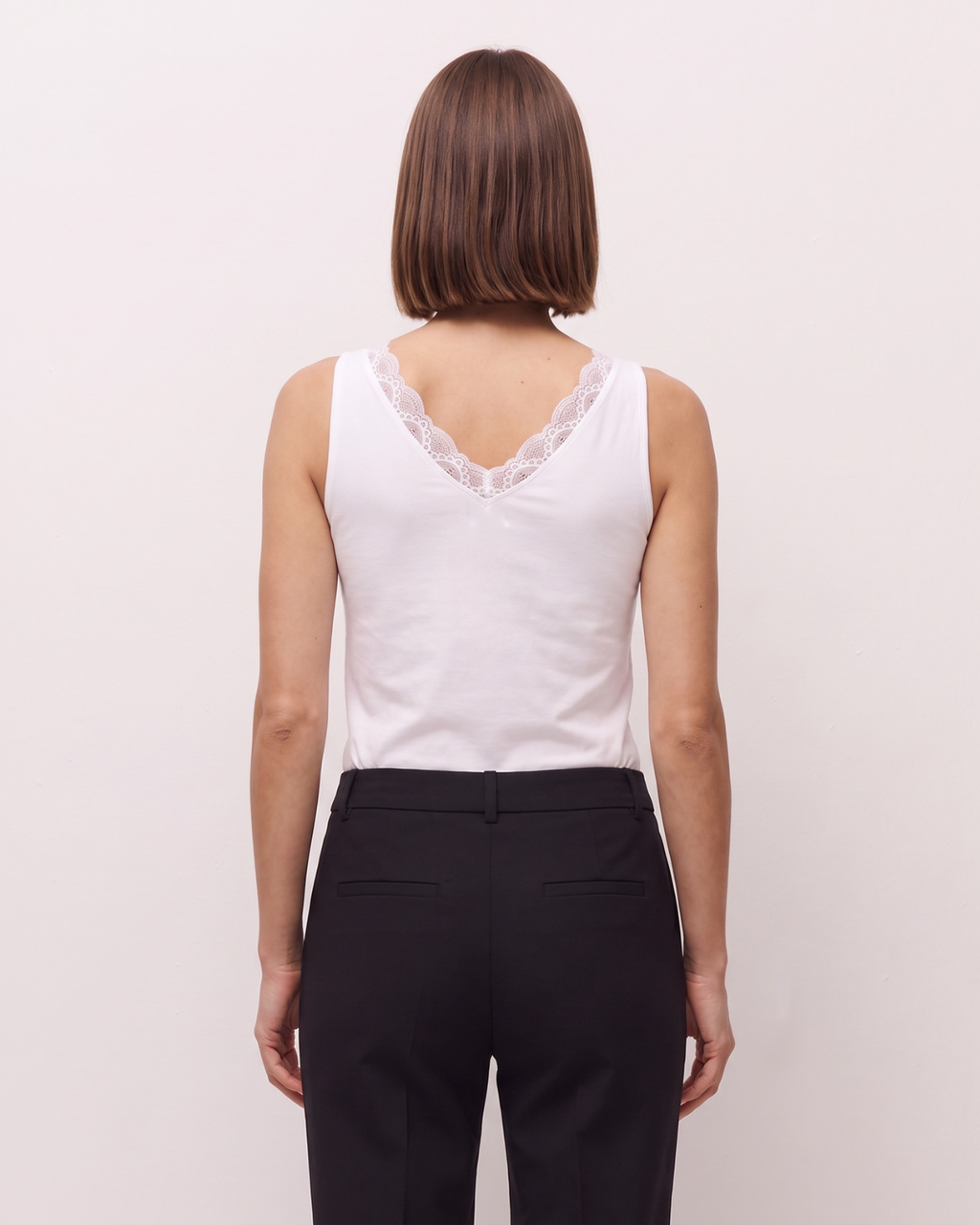 Top de tirantes con puntilla