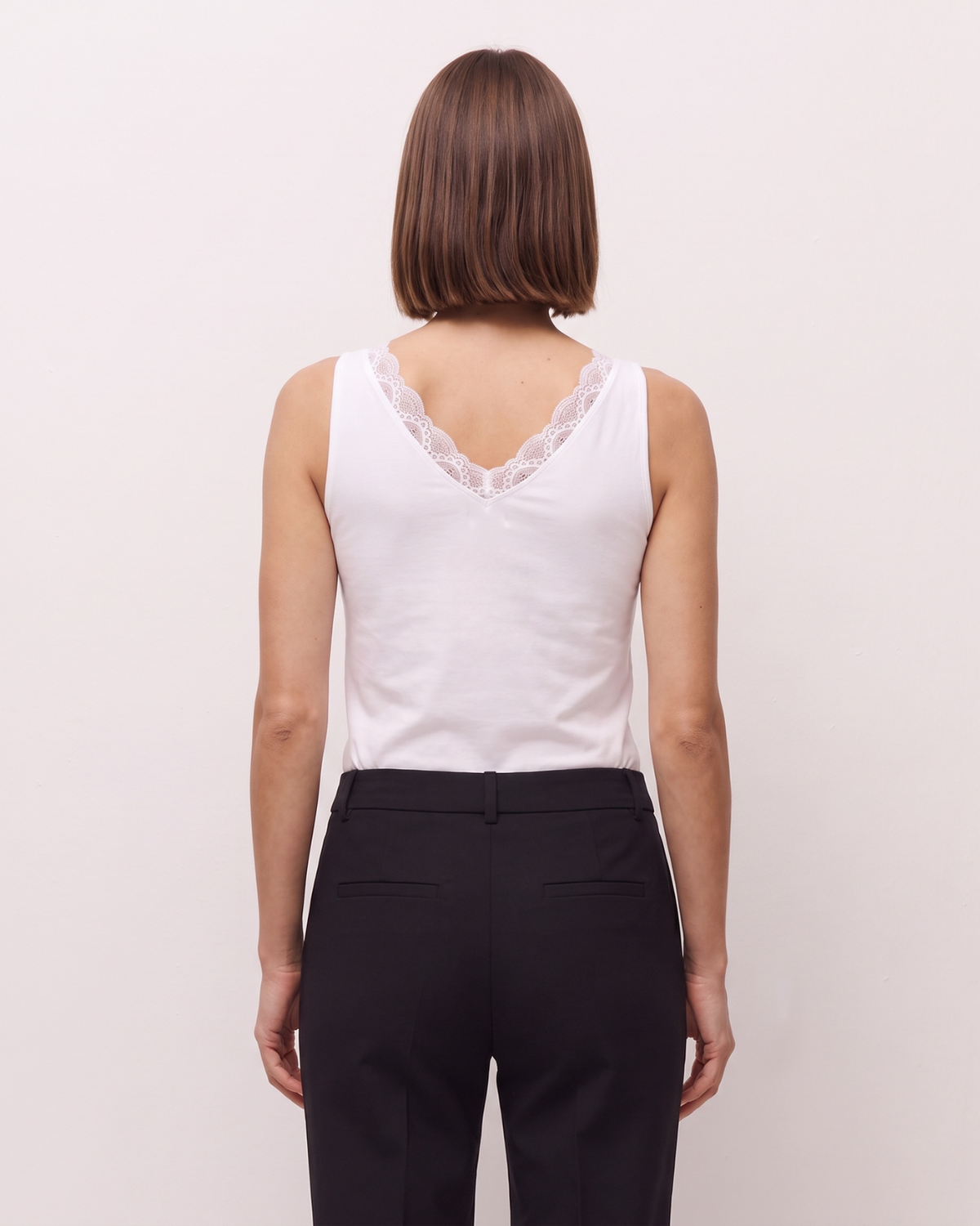 Top de tirantes con puntilla