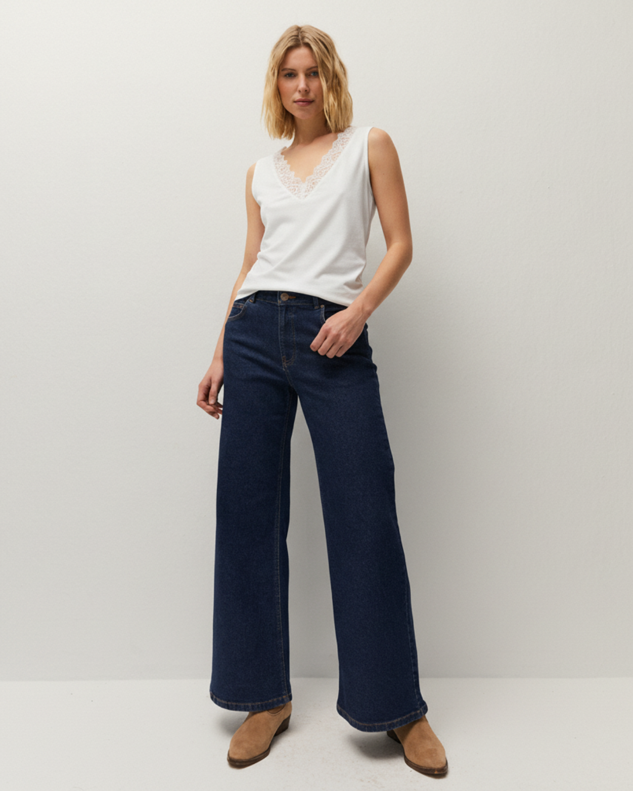 Haut à bretelles avec bordure en dentelle