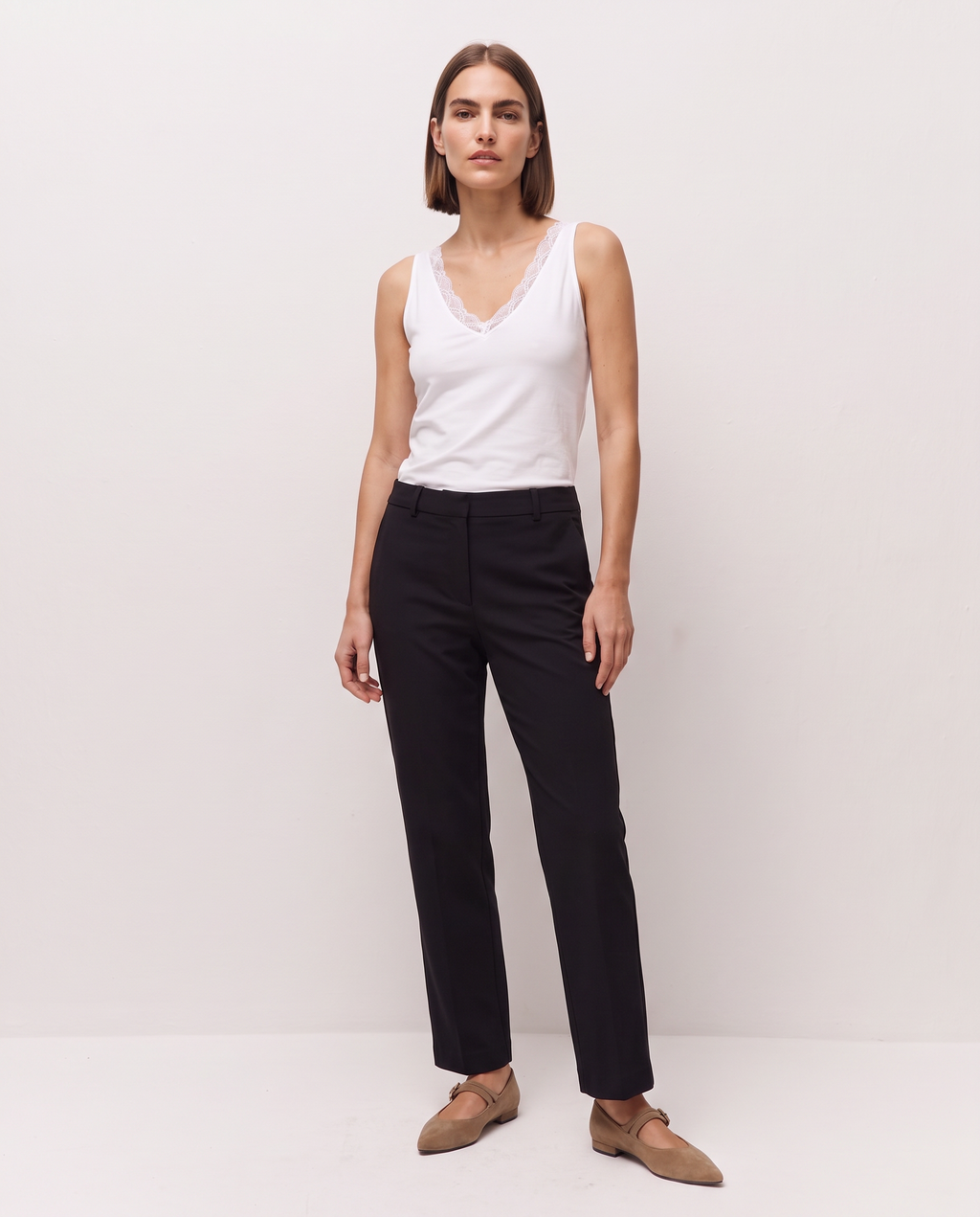 Top de tirantes con puntilla