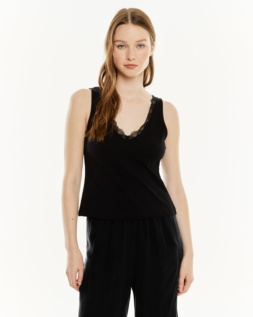 Top de tirantes con puntilla