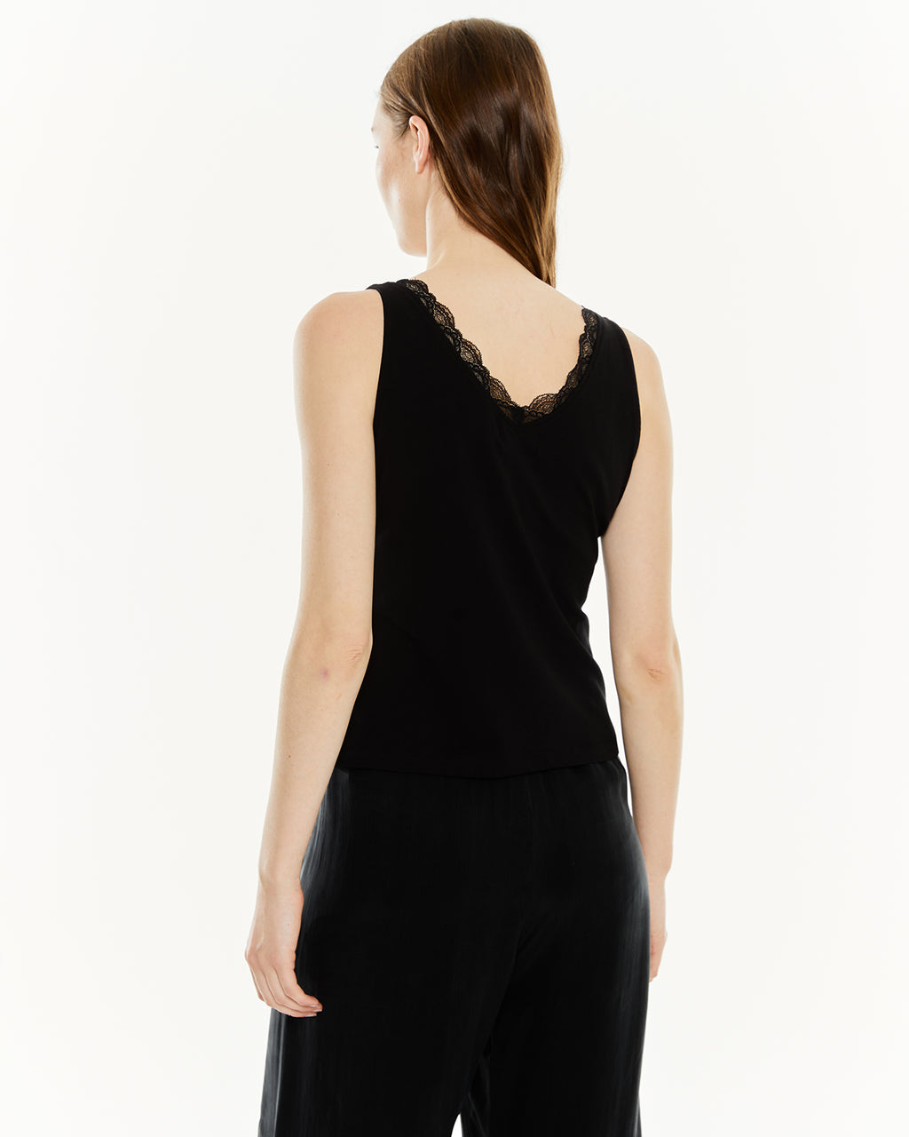 Top de tirantes con puntilla