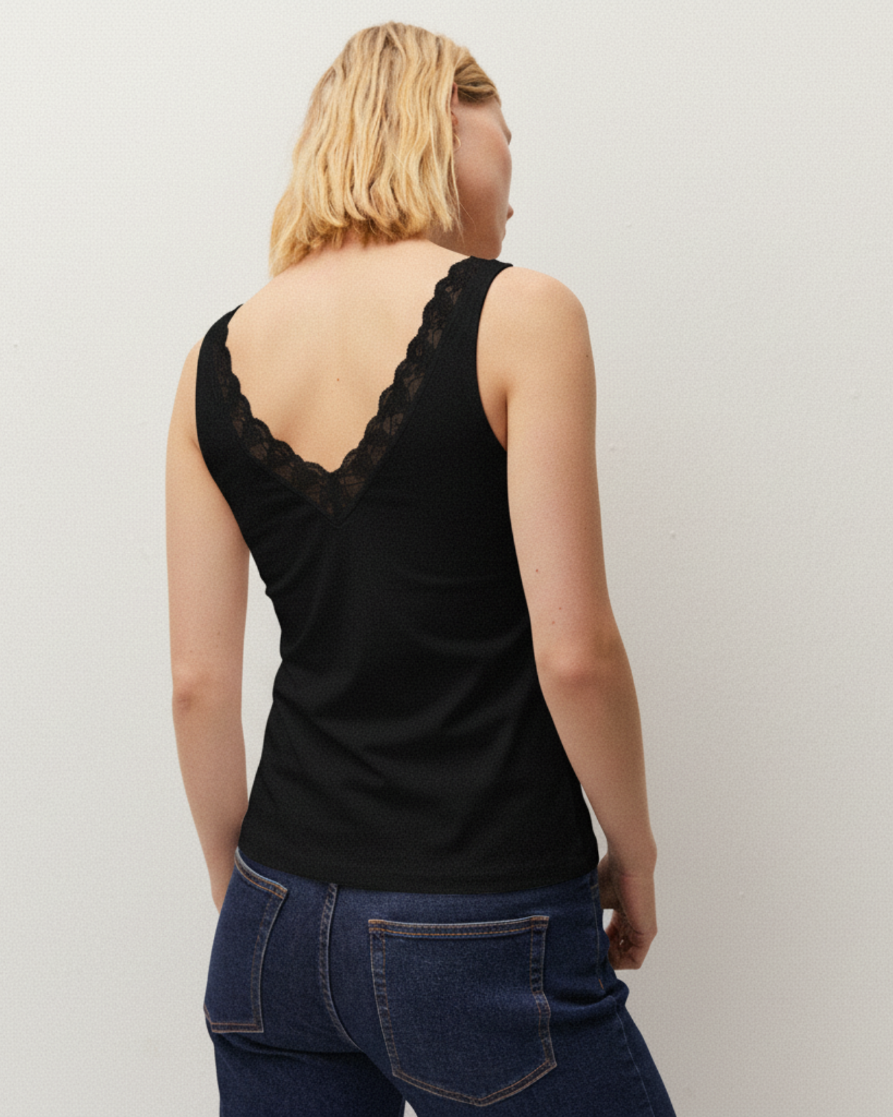Haut à bretelles avec bordure en dentelle