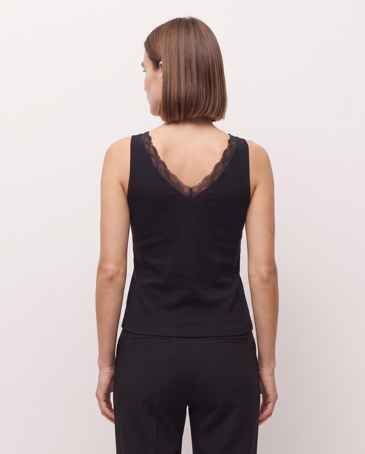 Top de tirantes con puntilla