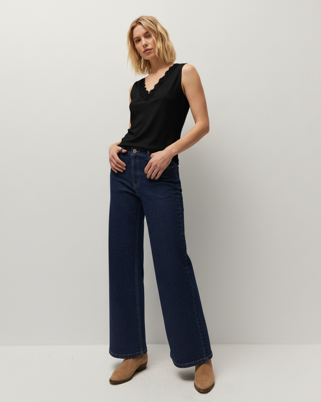 Haut à bretelles avec bordure en dentelle