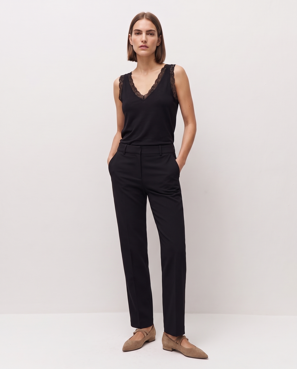 Top de tirantes con puntilla