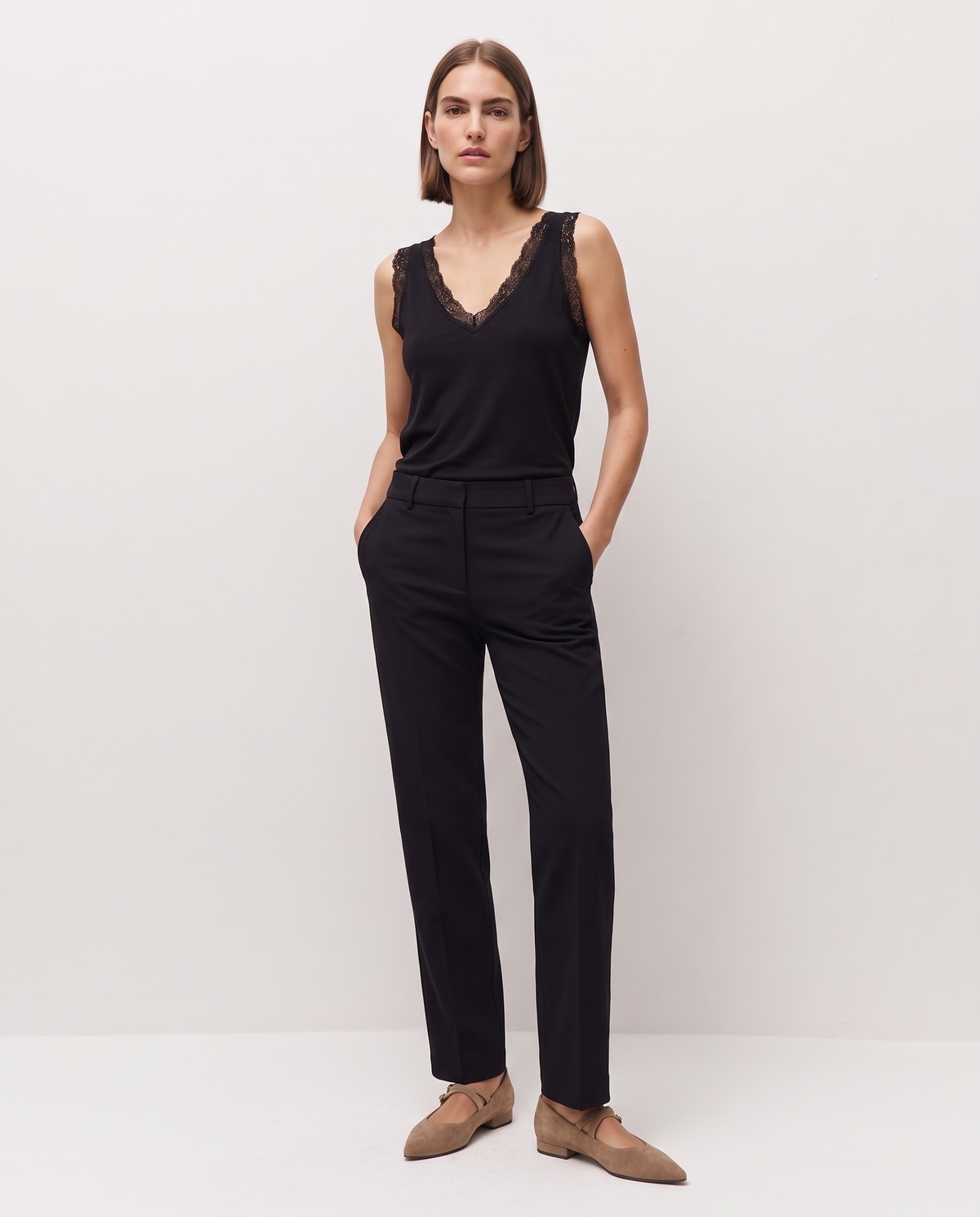 Top de tirantes con puntilla