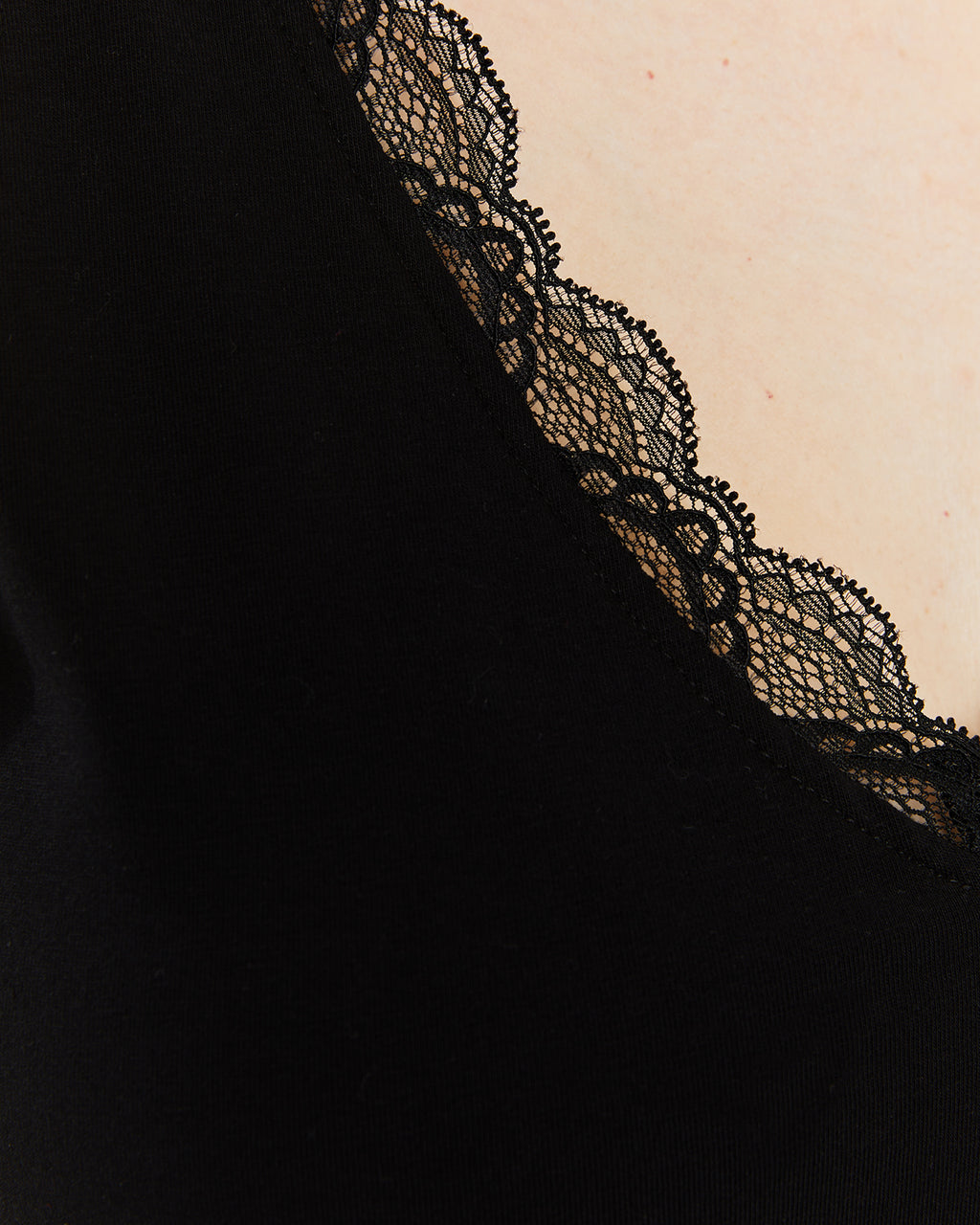 Top de tirantes con puntilla