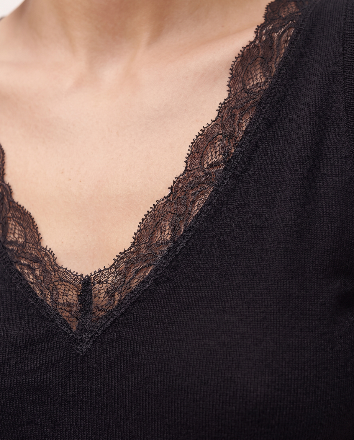 Top de tirantes con puntilla