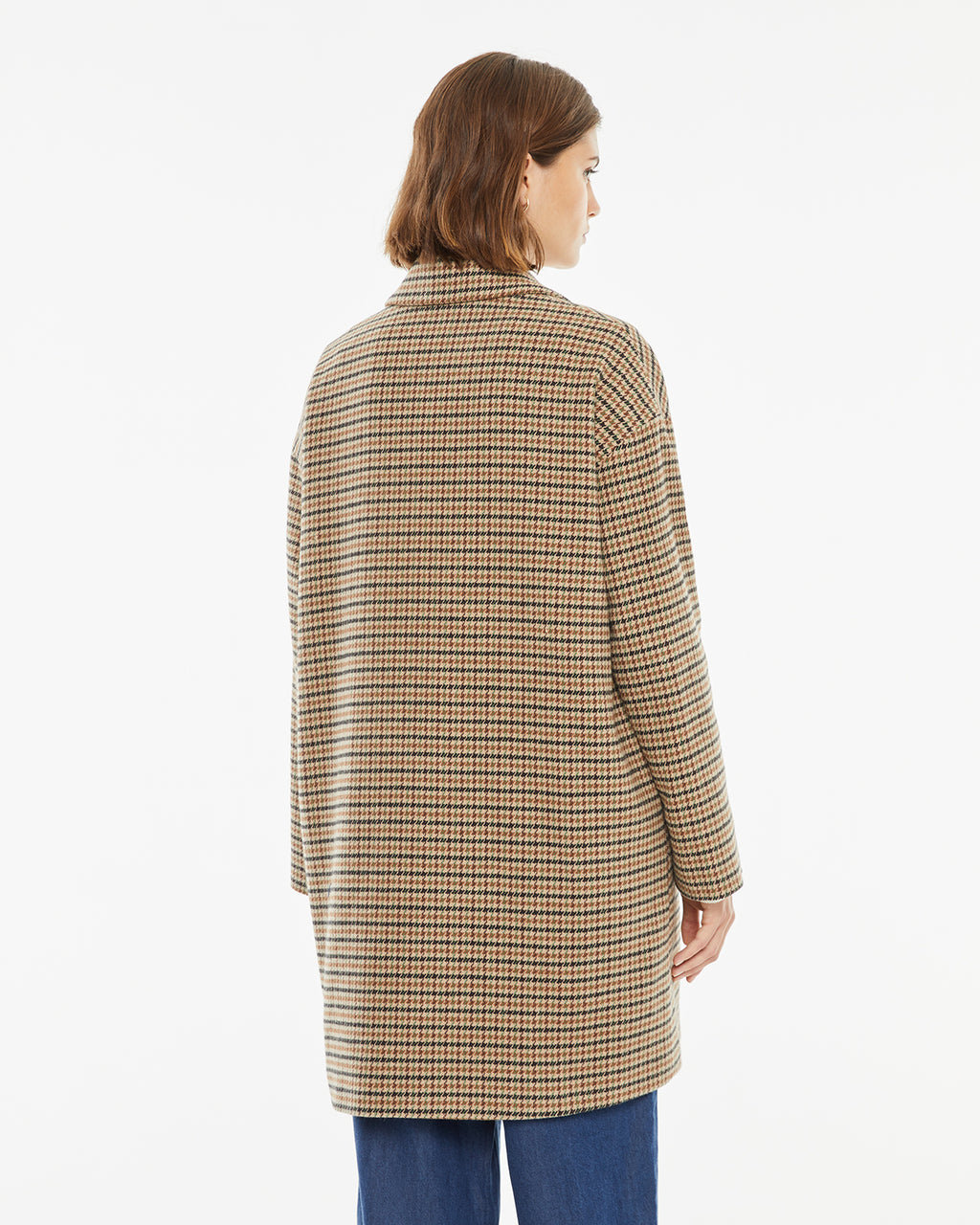 Short coat with lapel collar and mini houndstooth fabric