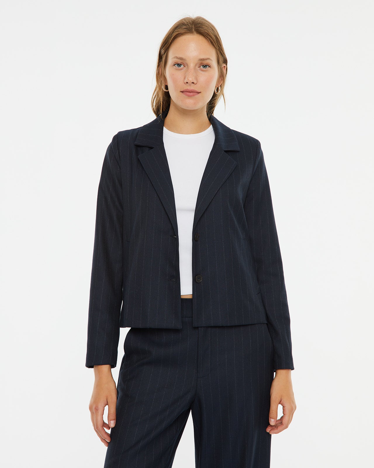 Short American pinstripe lapel collar