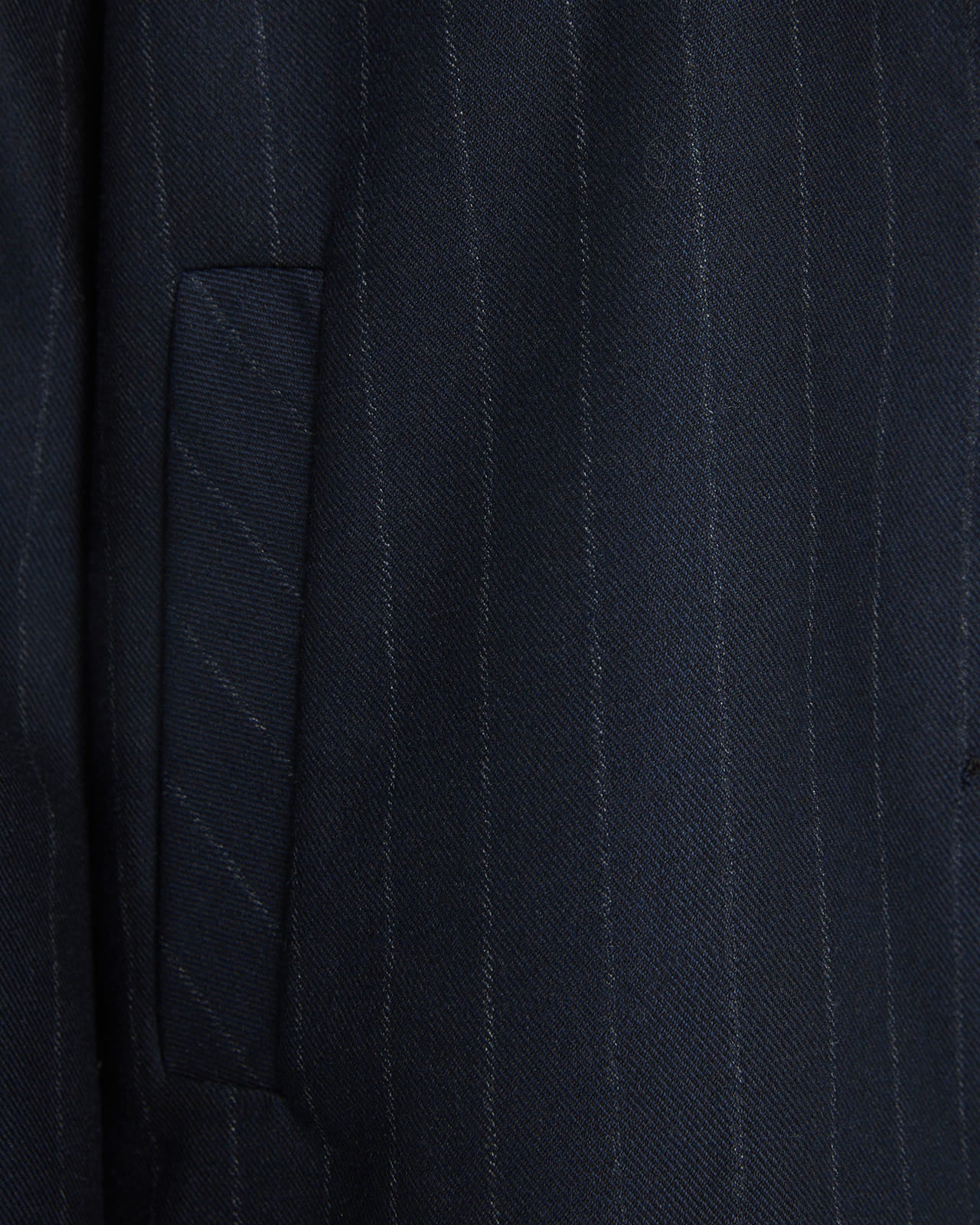 Short American pinstripe lapel collar