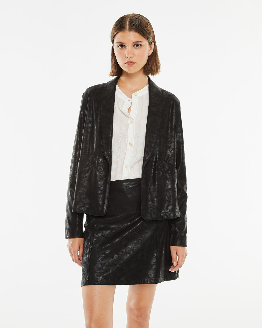 Black long-sleeved jacket-like blazer