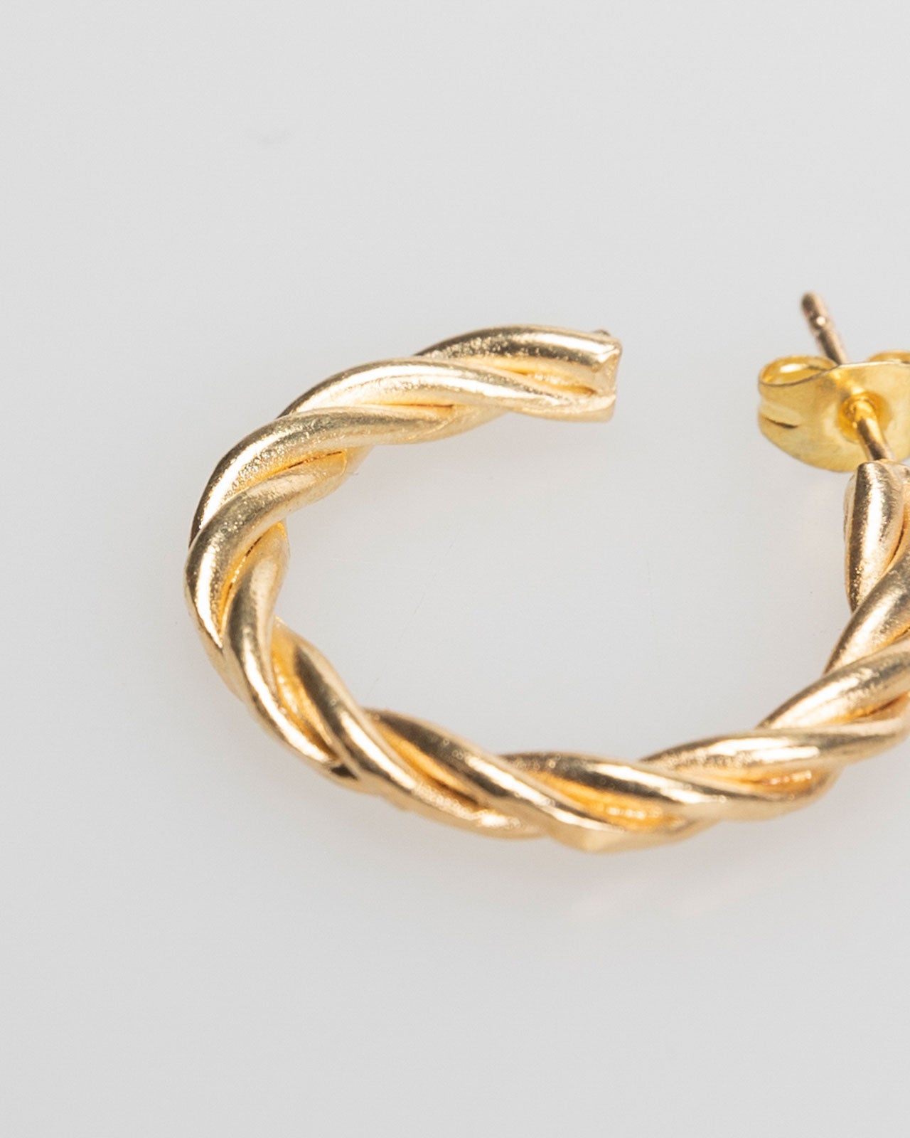 Gold relief hoop earrings with nut closure