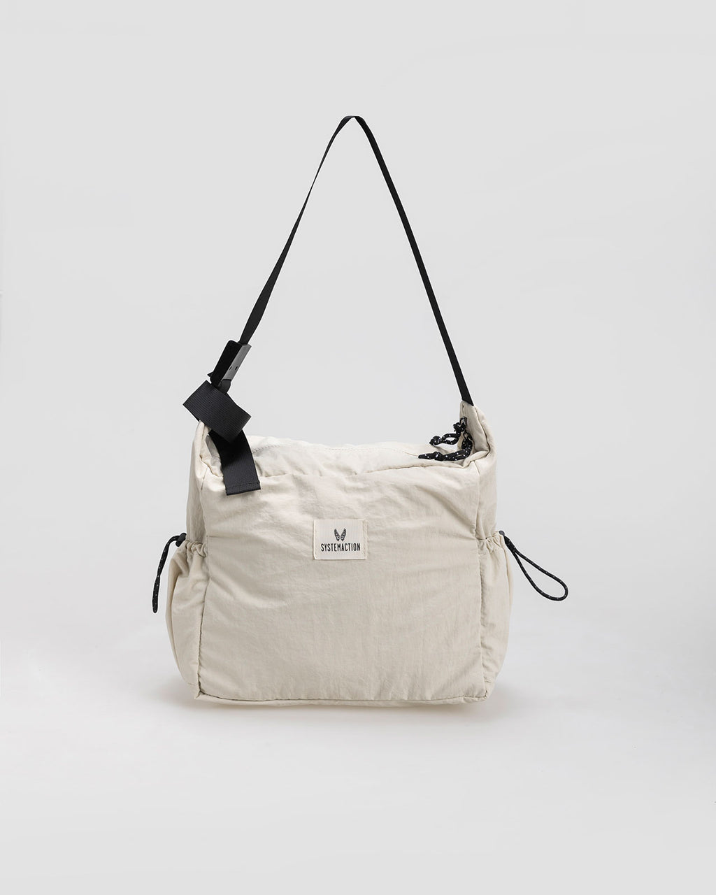 Nylon bag with adjustable handle and zipper closure