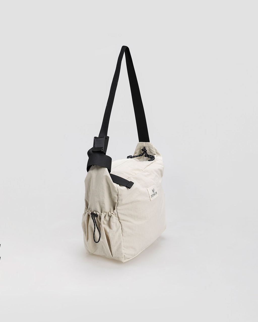 Nylon bag with adjustable handle and zipper closure