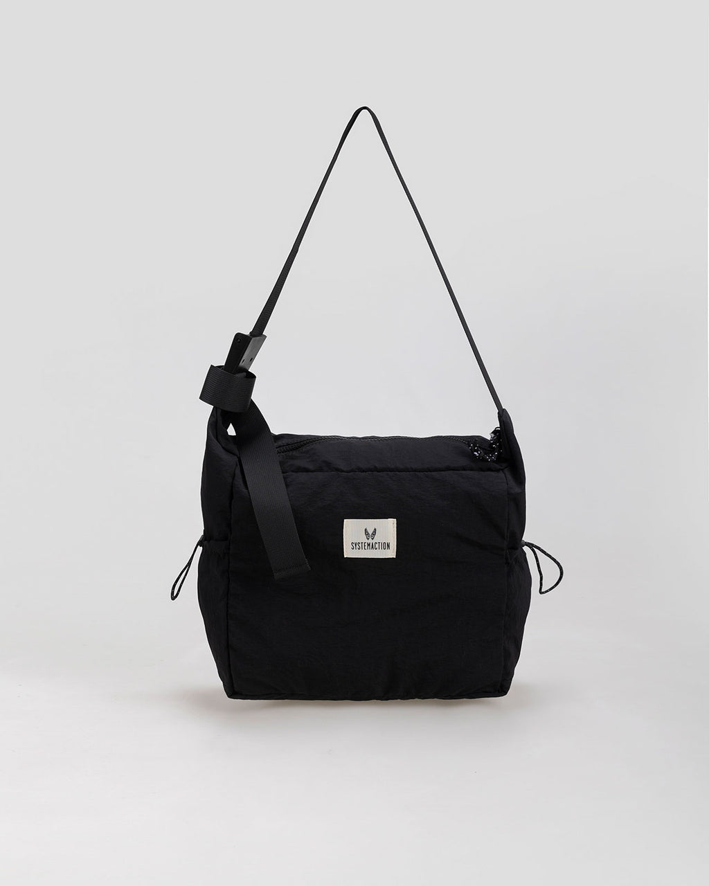 Nylon bag with adjustable handle and zipper closure