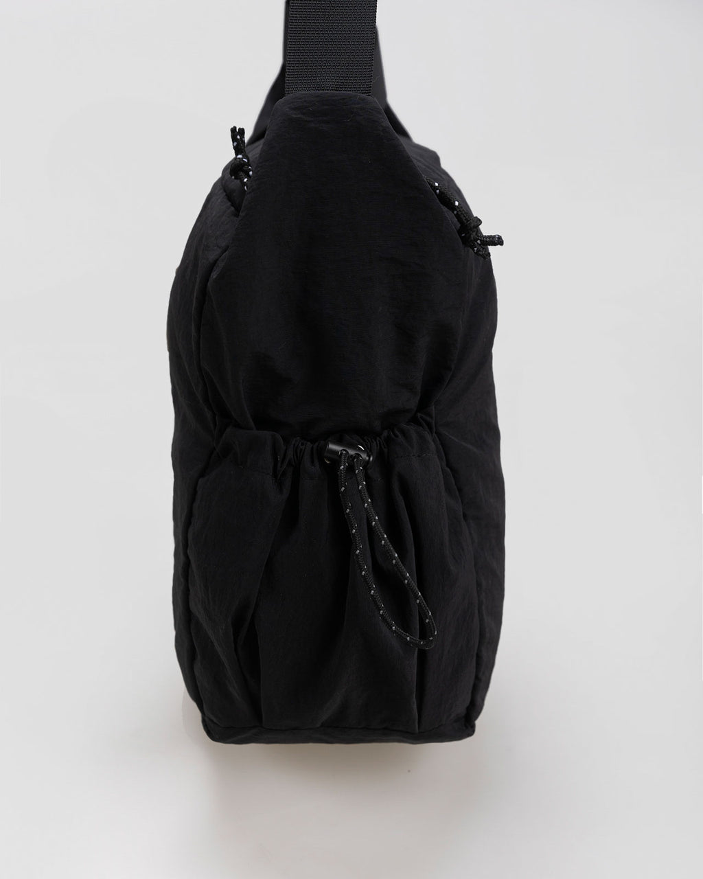 Nylon bag with adjustable handle and zipper closure