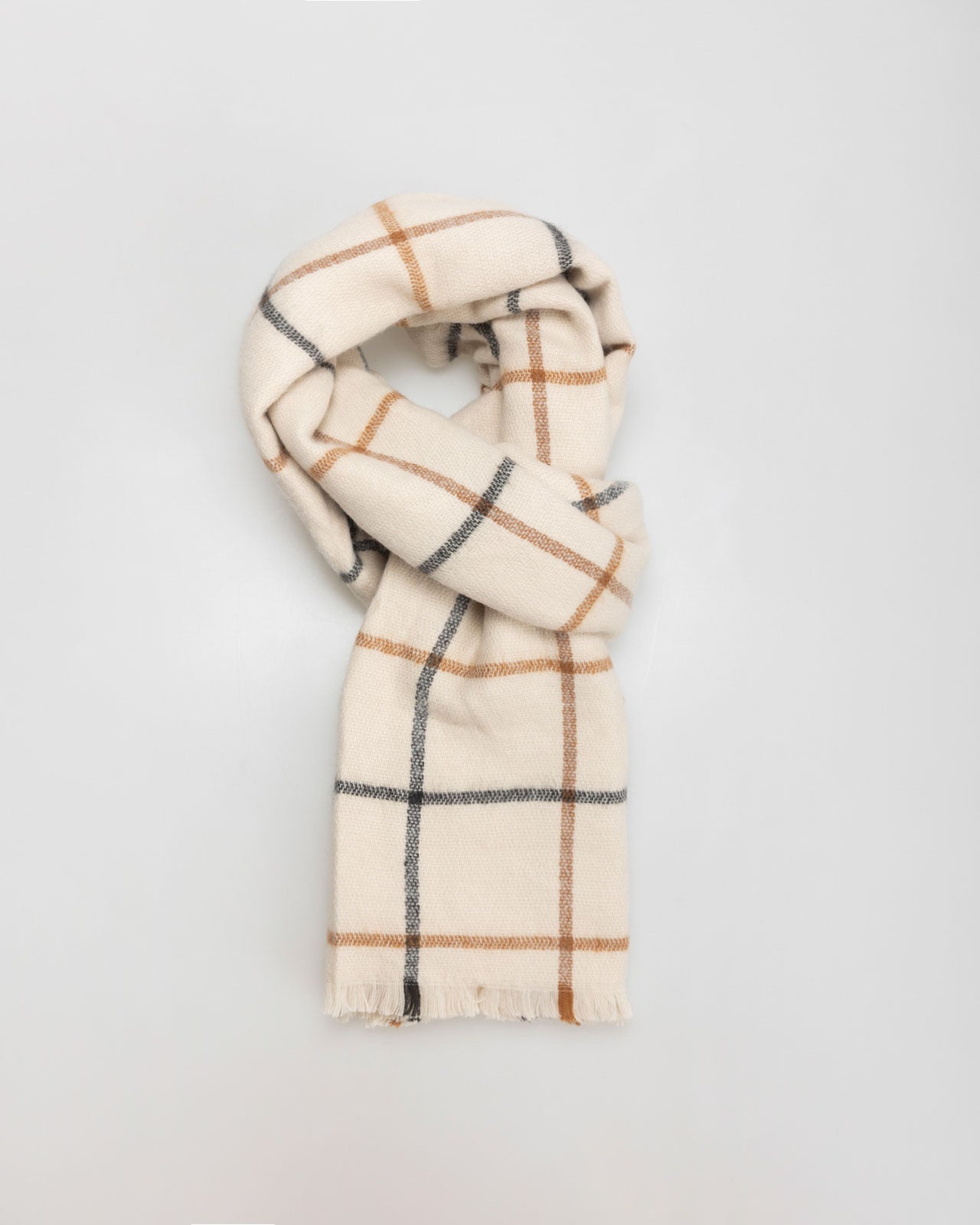 Raw checkered scarf with frayed finish