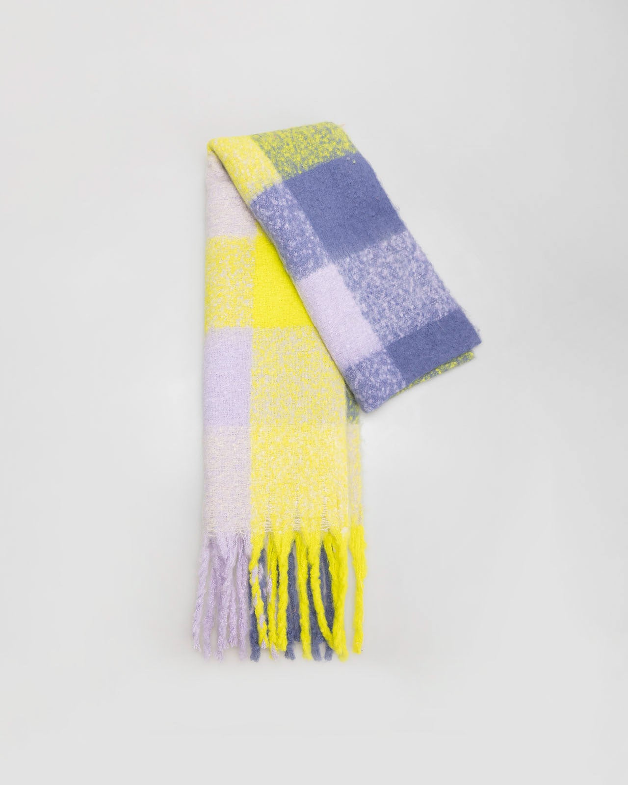 Maxi multicoloured checked scarf finished with fringes