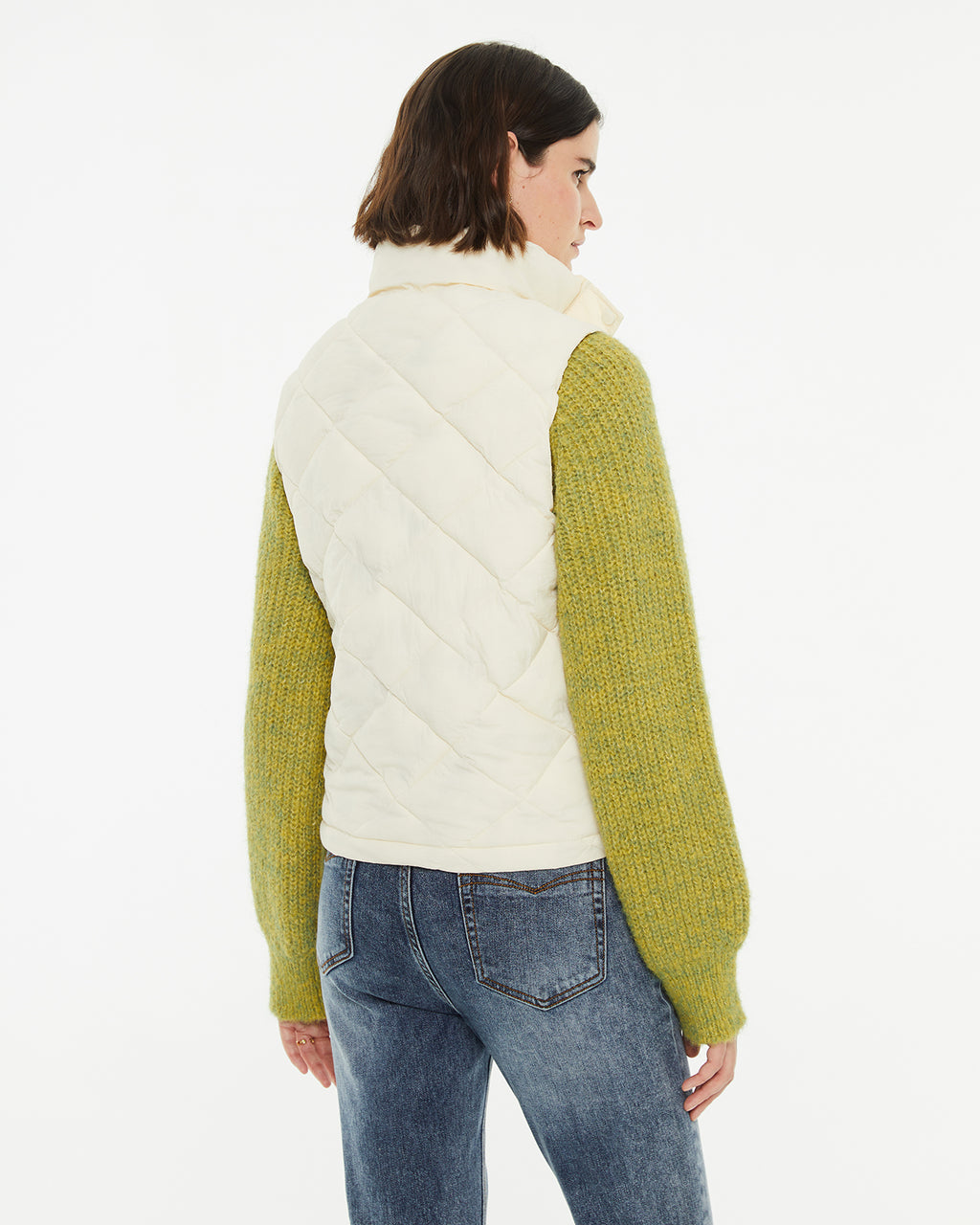 Short padded vest with pockets