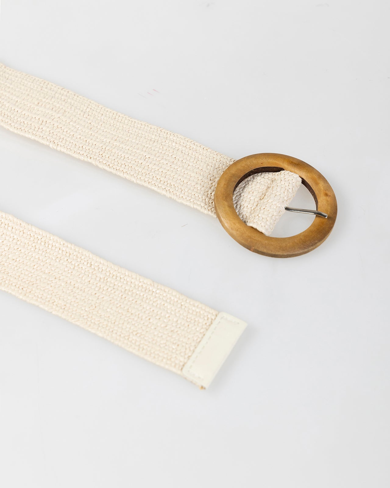 Elastic belt with brown round buckle