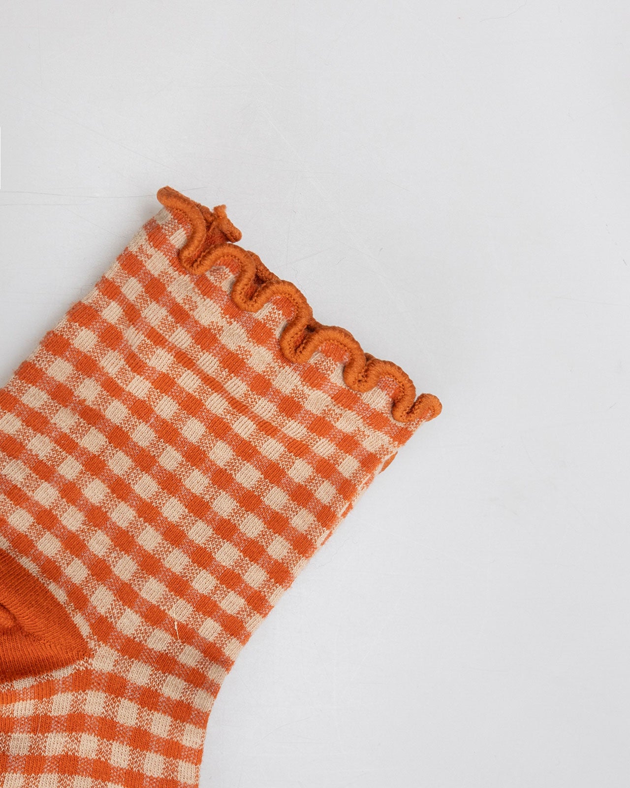 Checkered sock with ruffle finish