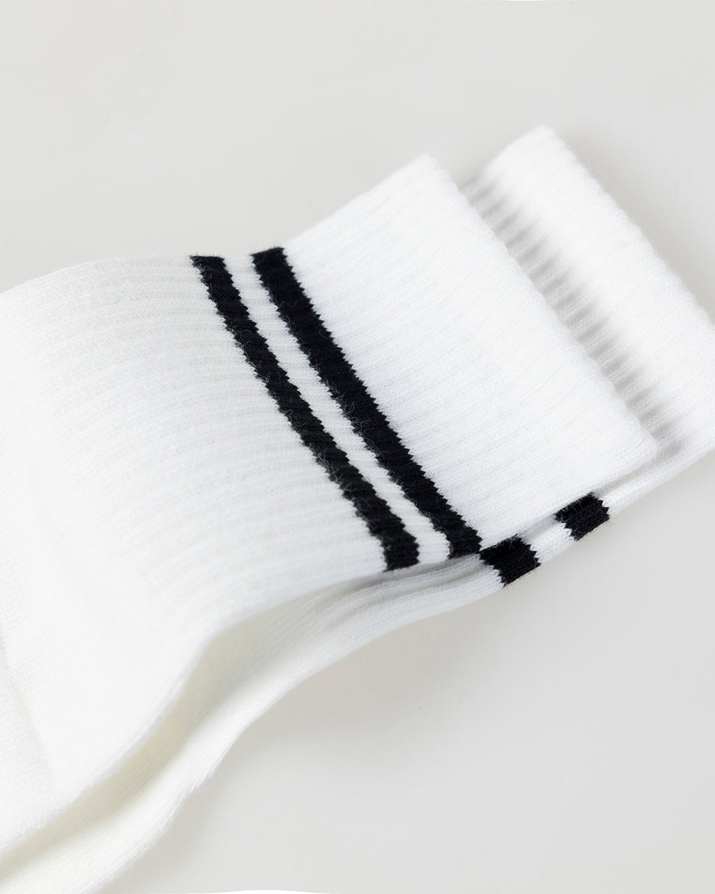 Basic socks with double stripe on the top