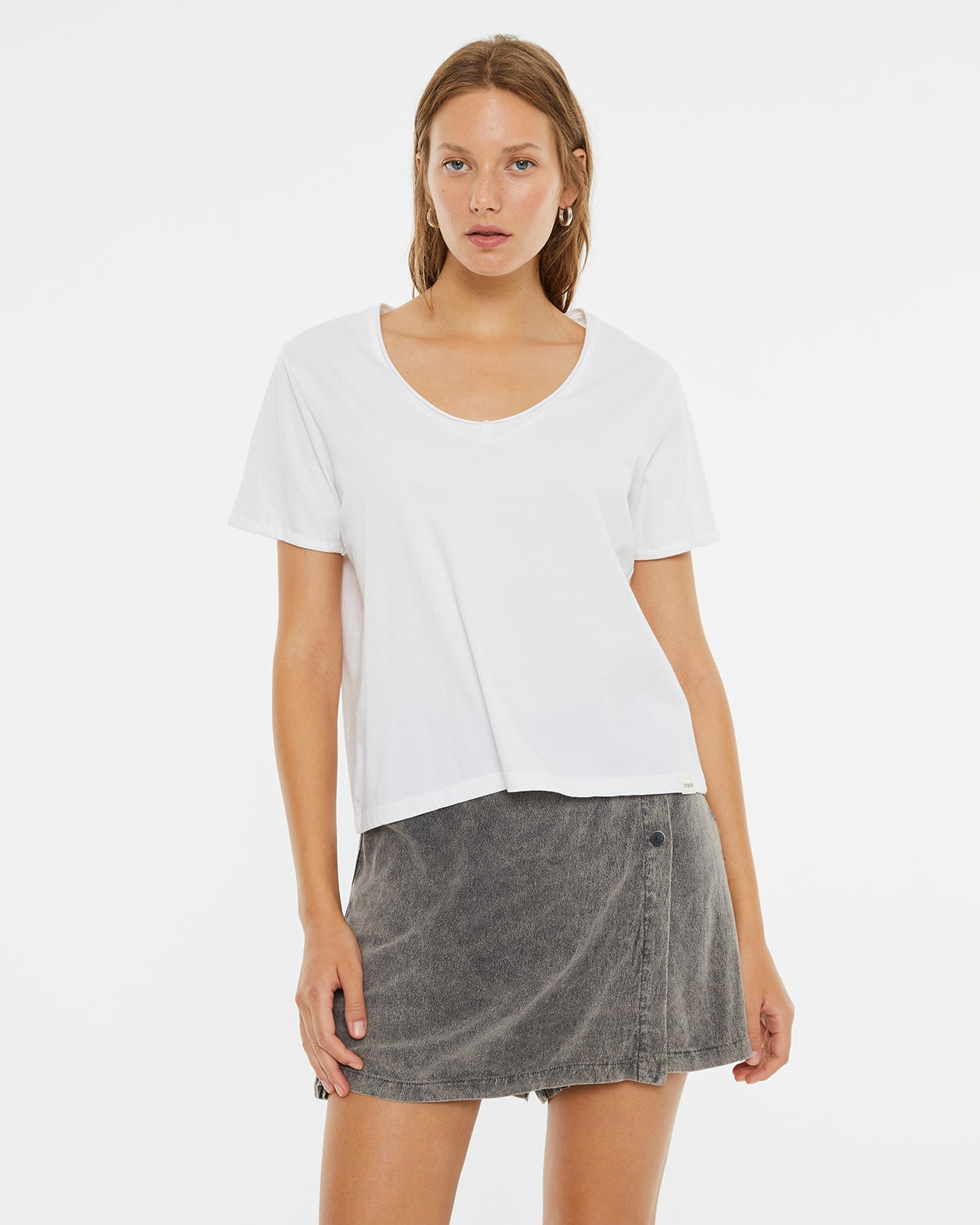 Basic short sleeve V-neck t-shirt