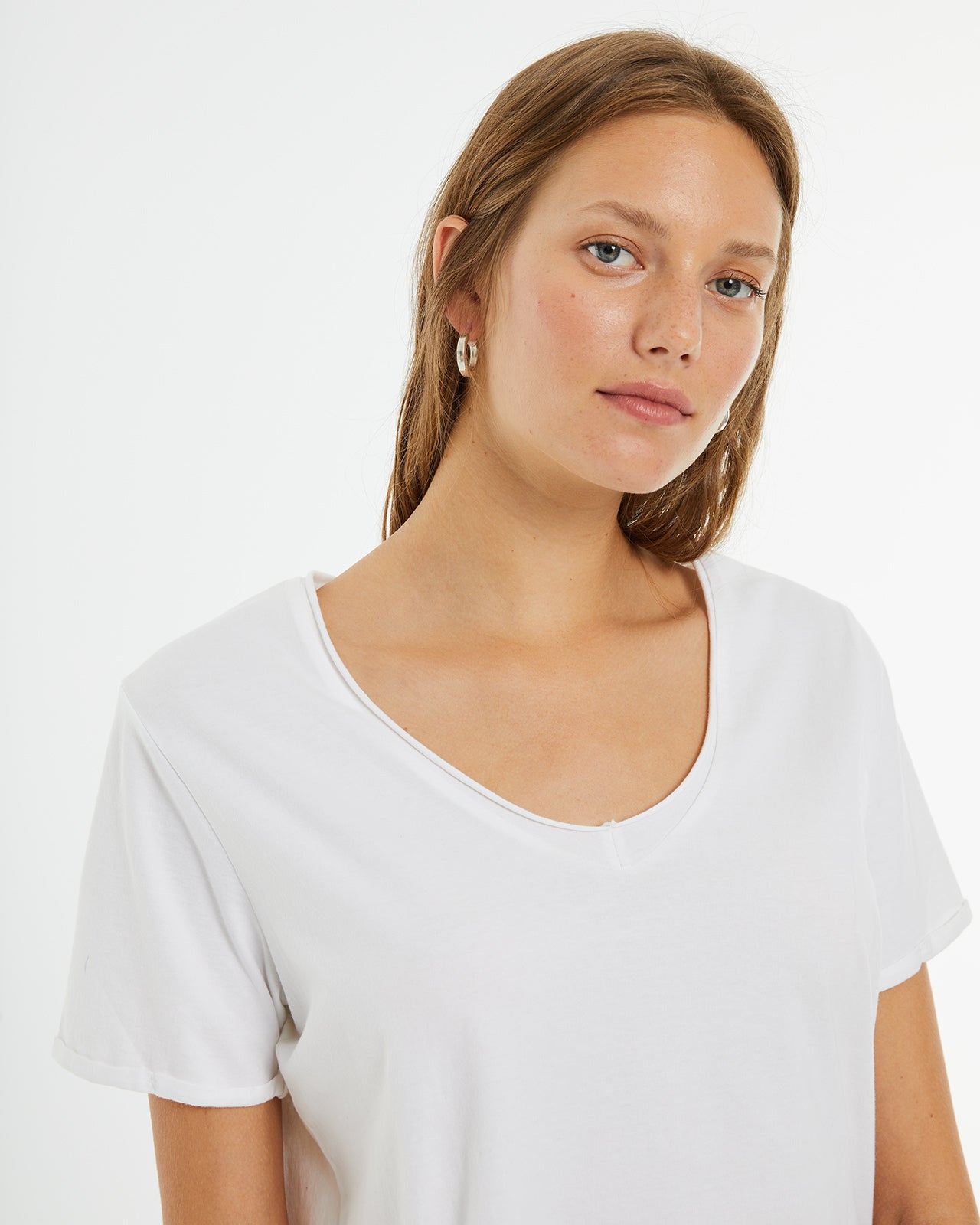 Basic short sleeve V-neck t-shirt