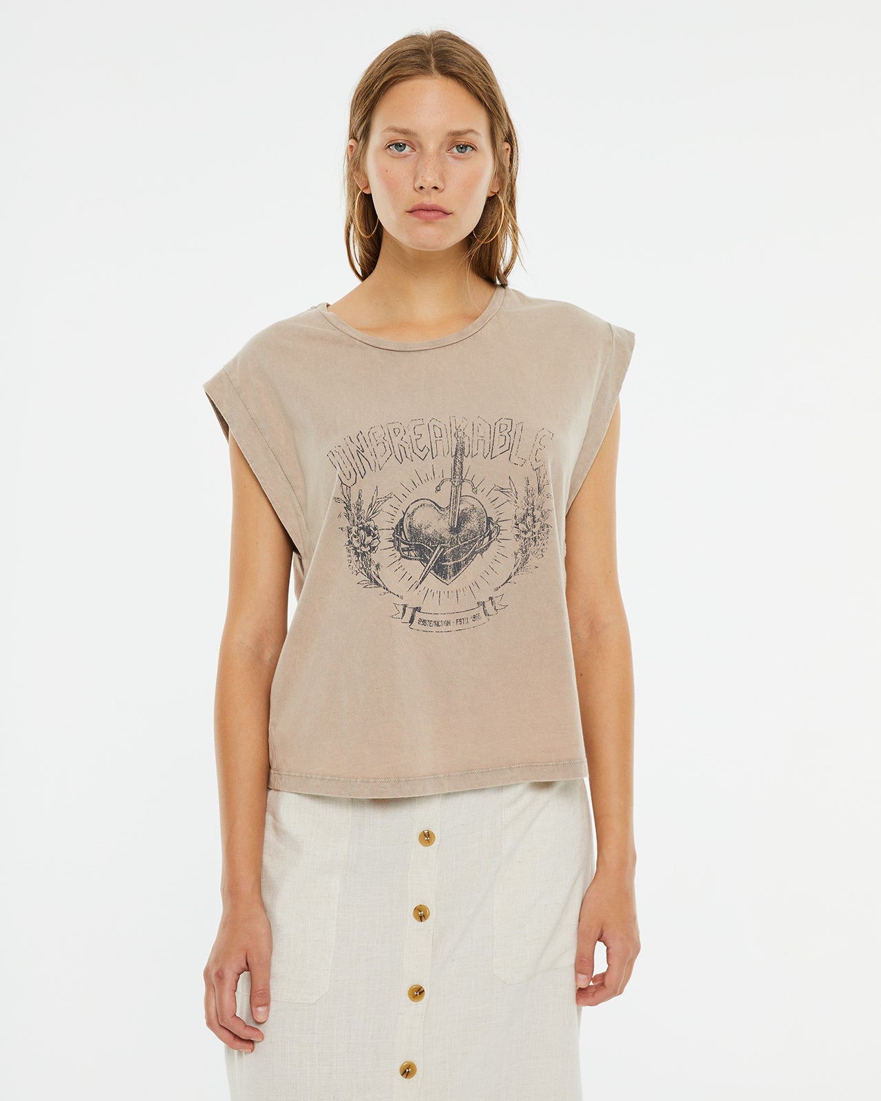 Camiseta beige estampado corazón unbreakeable