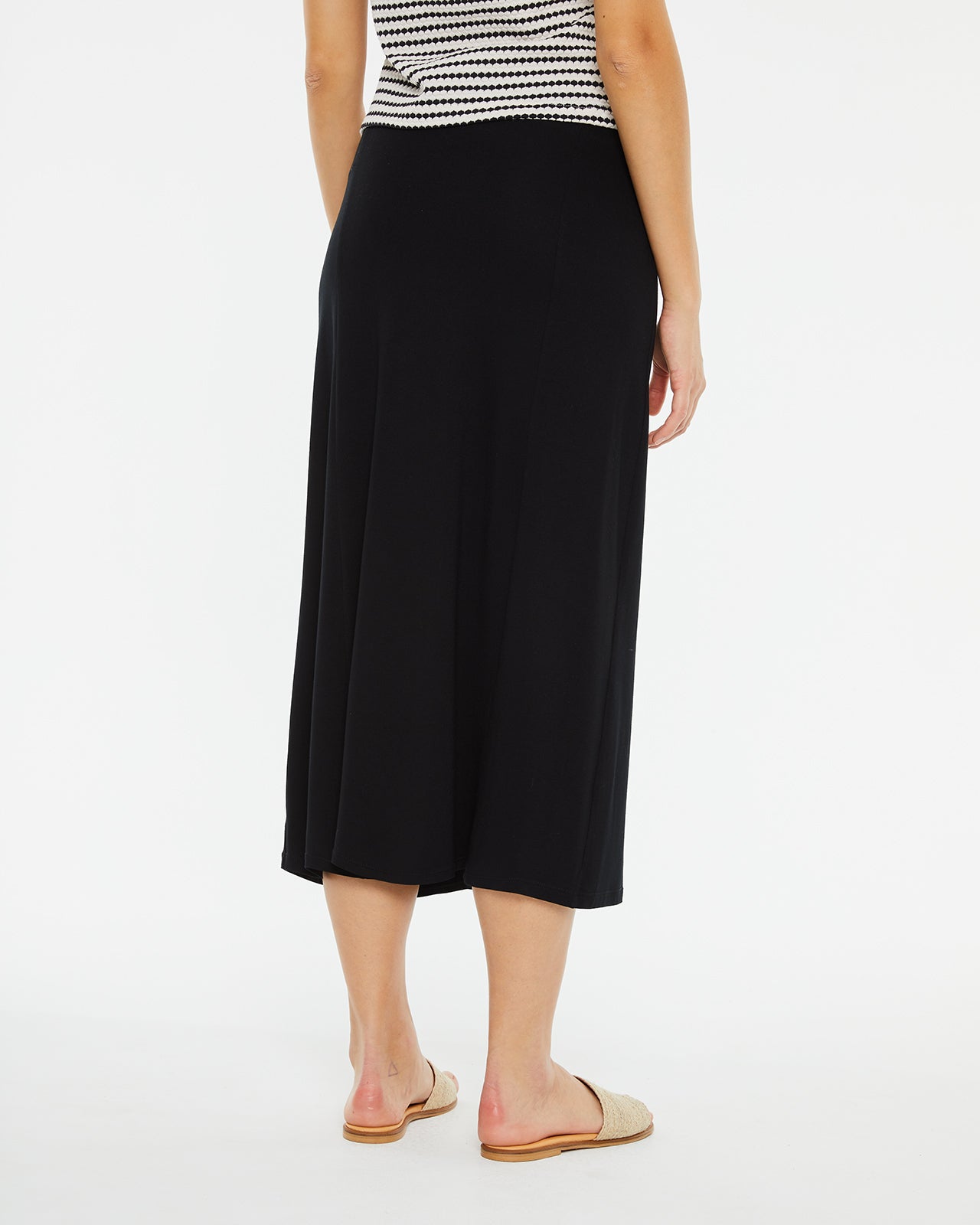 Midi skirt with slit and flared hem