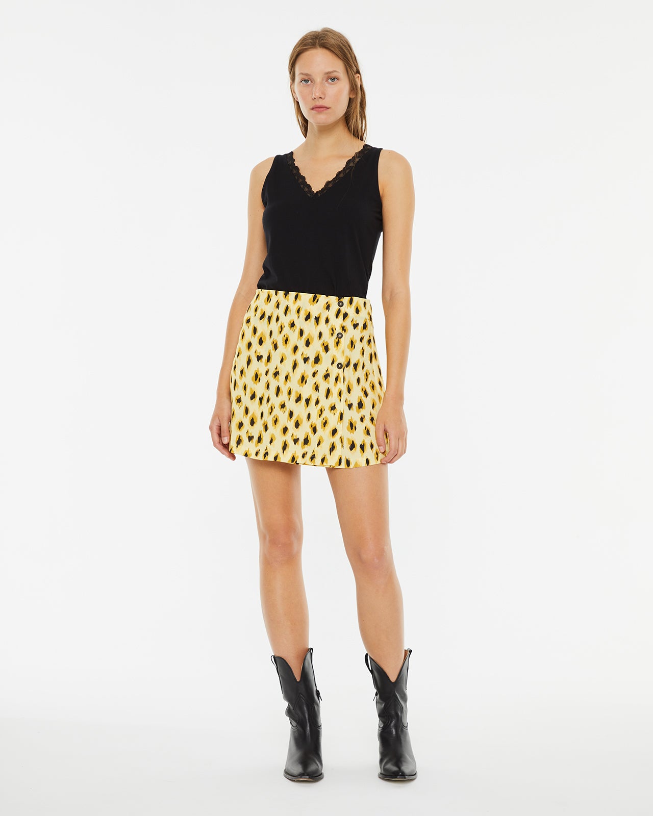 Minifalda animal print con fruncido lateral